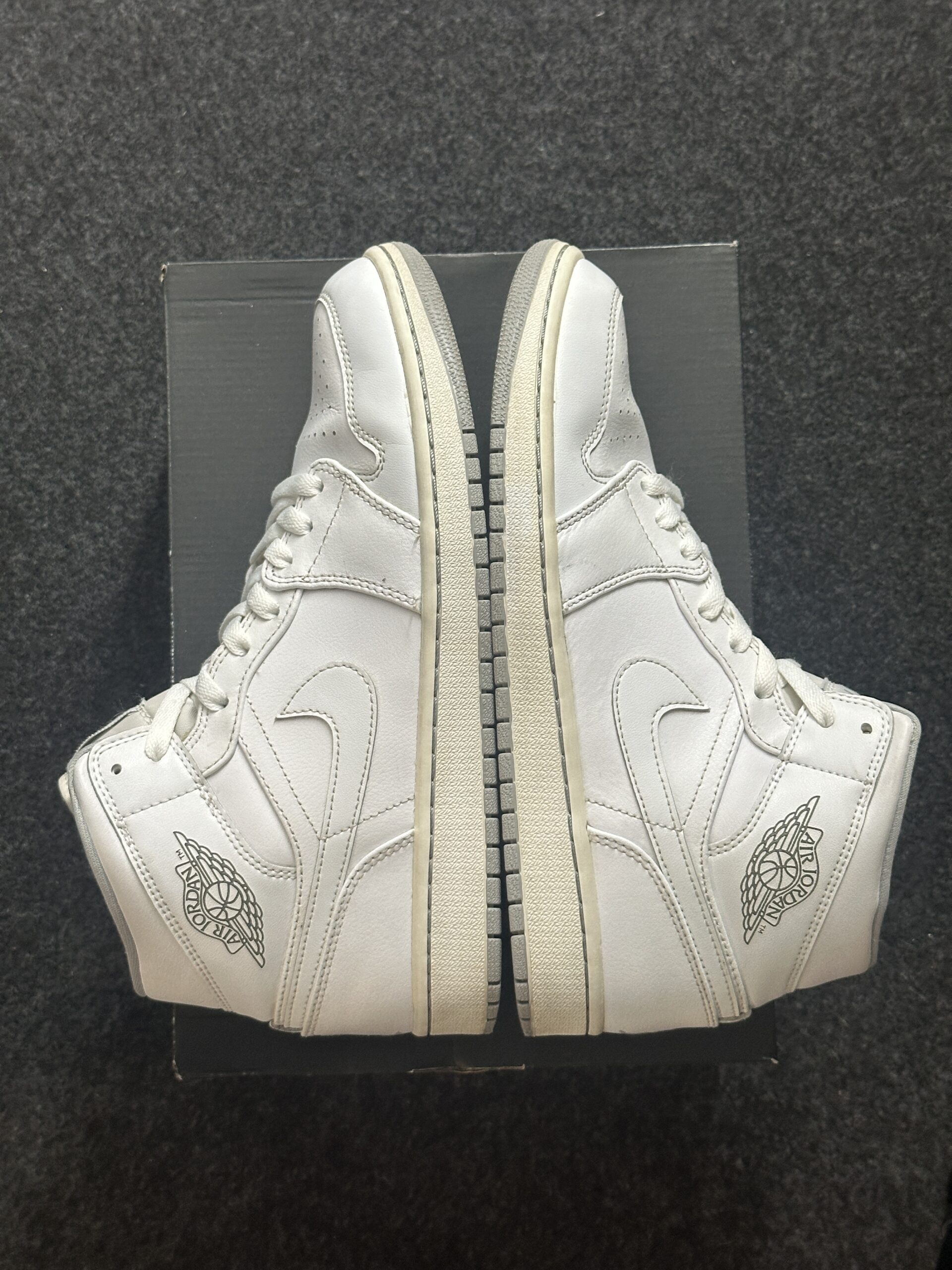 Air Jordan 1 Mid White Wolf Grey 554724-112 taglia EU 42.5 vista esterna