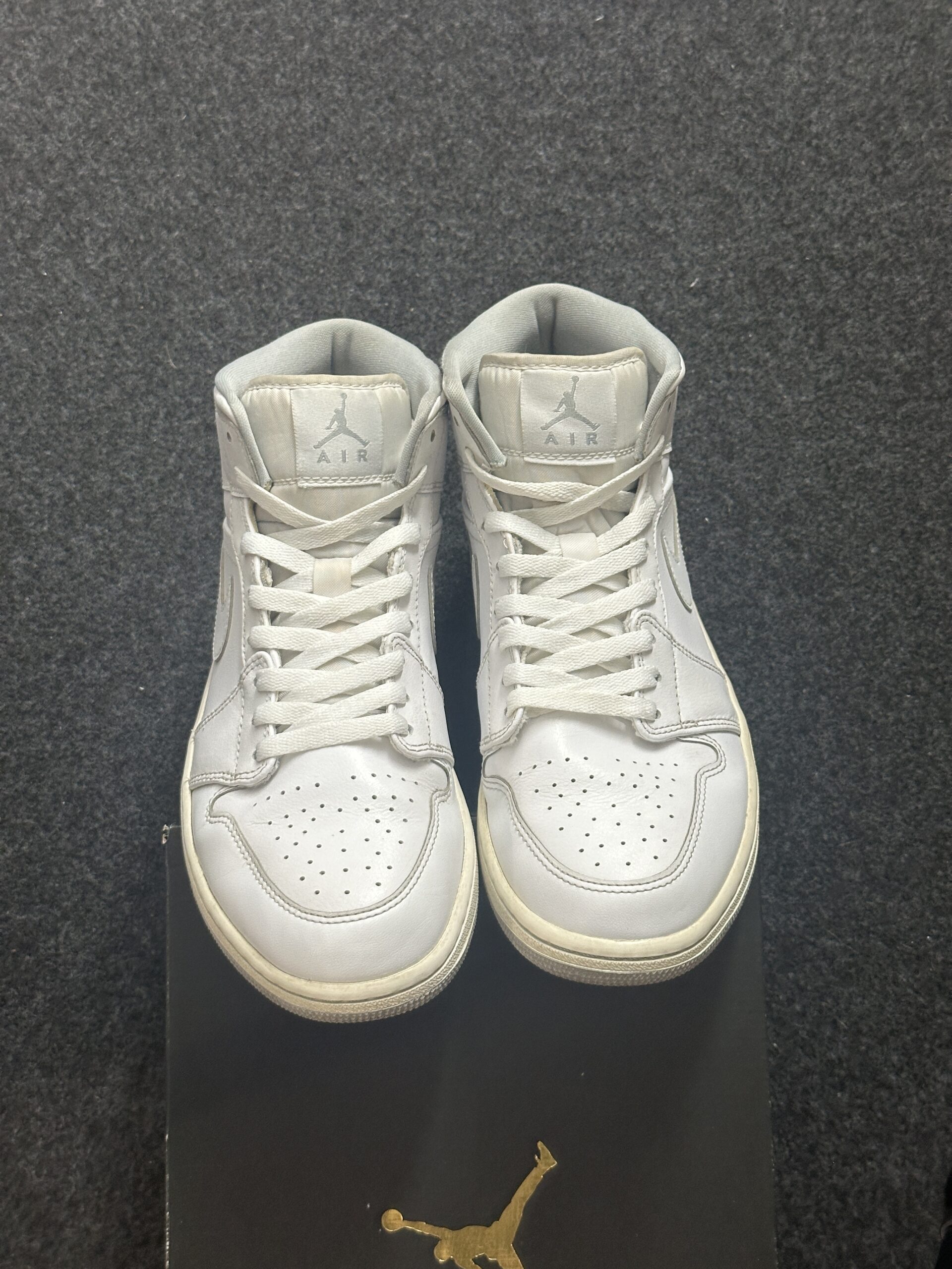 Air Jordan 1 Mid White Wolf Grey 554724-112 taglia EU 42.5 vista punta