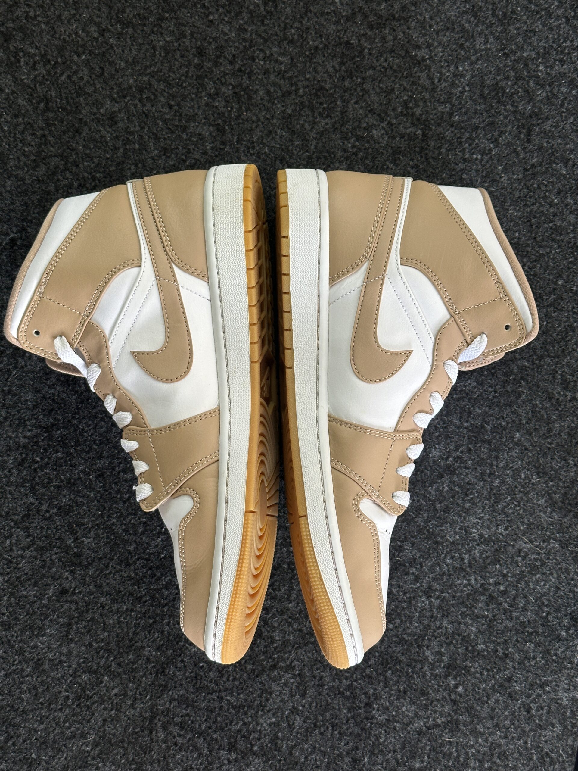 Air Jordan 1 Mid Tan Gum 554724-271 taglia EU 45 vista interna