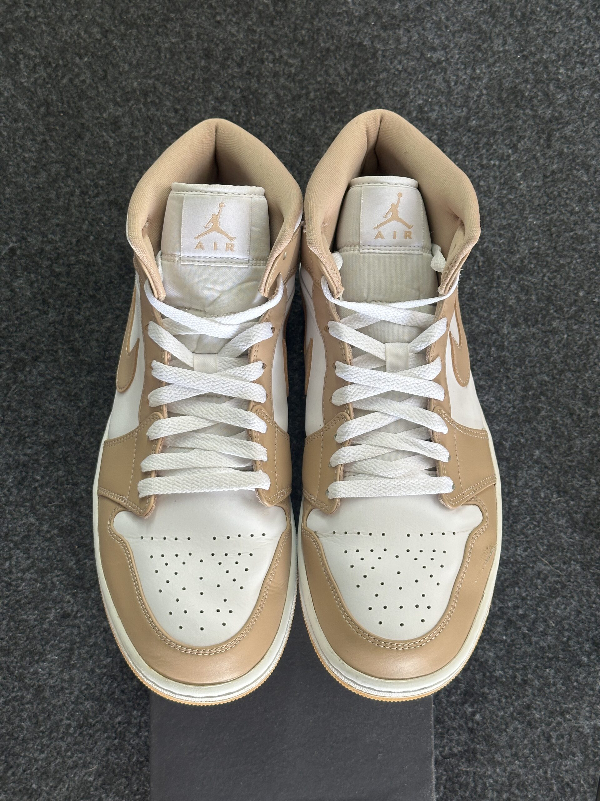 Air Jordan 1 Mid Tan Gum 554724-271 taglia EU 45 vista punta