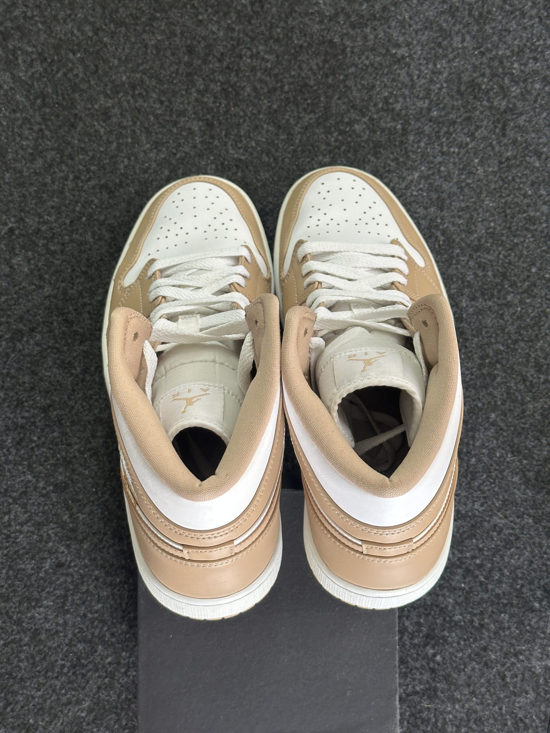 Air Jordan 1 Mid Tan Gum 554724-271 taglia EU 45 vista tallone