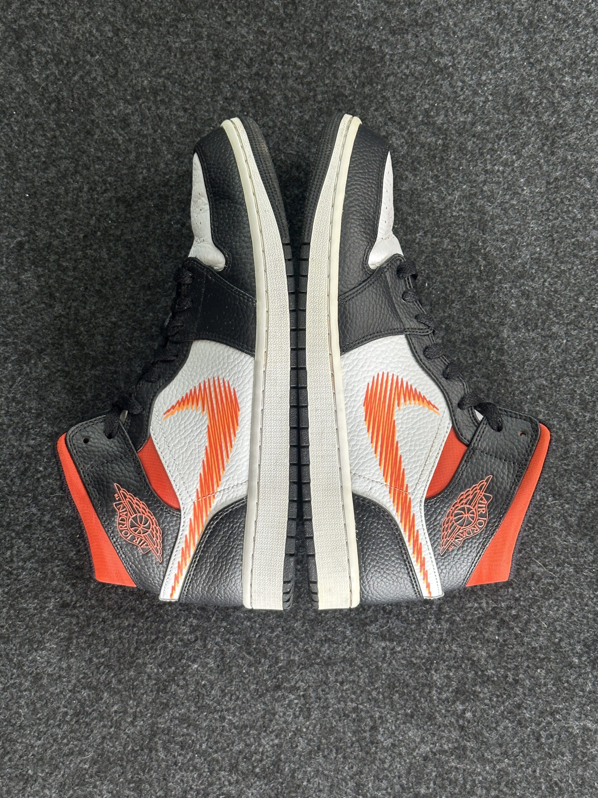 Air Jordan 1 Mid Zig Zag Swoosh DN4929-100 taglia EU 44.5 vista esterna