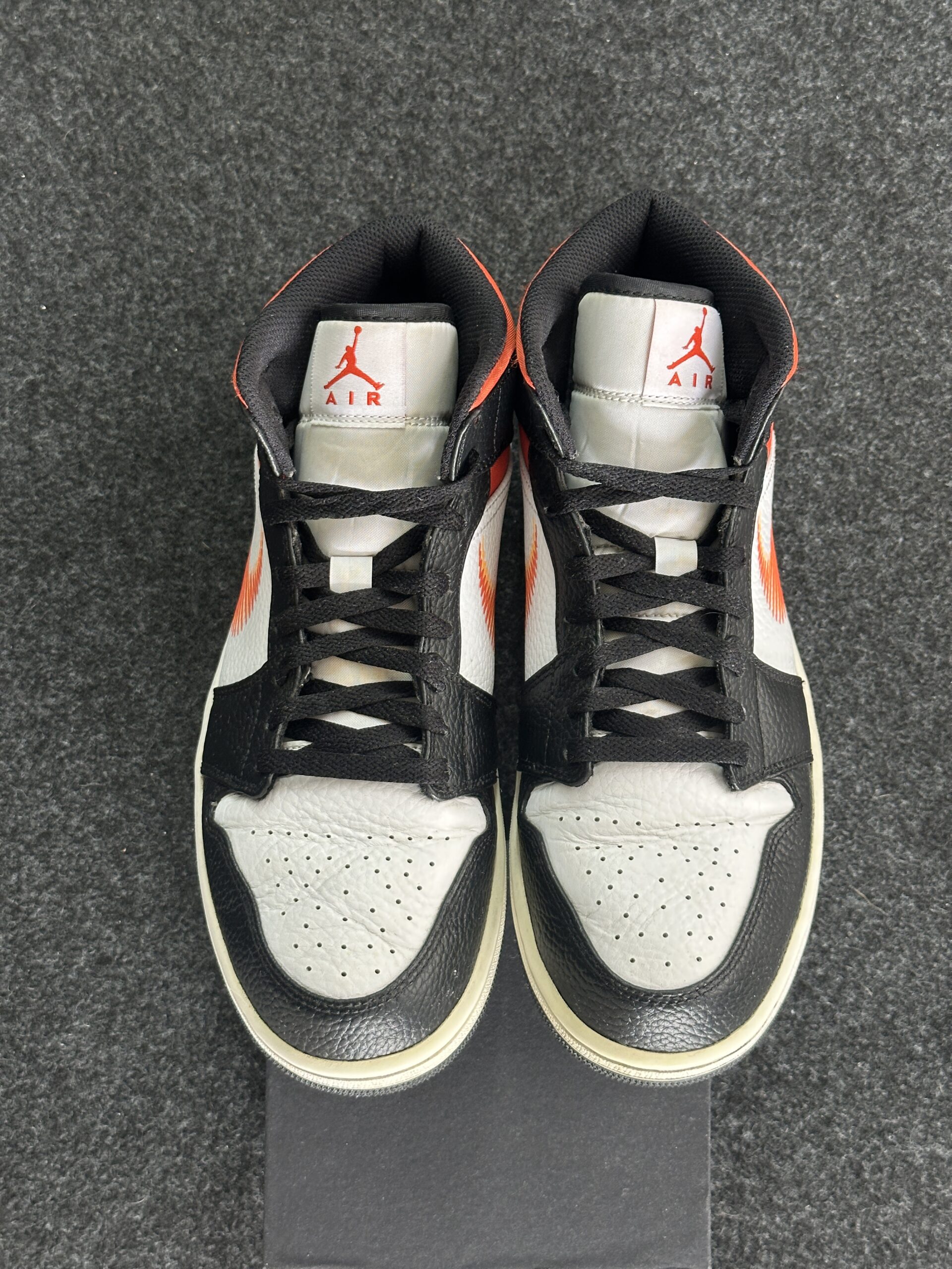 Air Jordan 1 Mid Zig Zag Swoosh DN4929-100 taglia EU 44.5 vista punta
