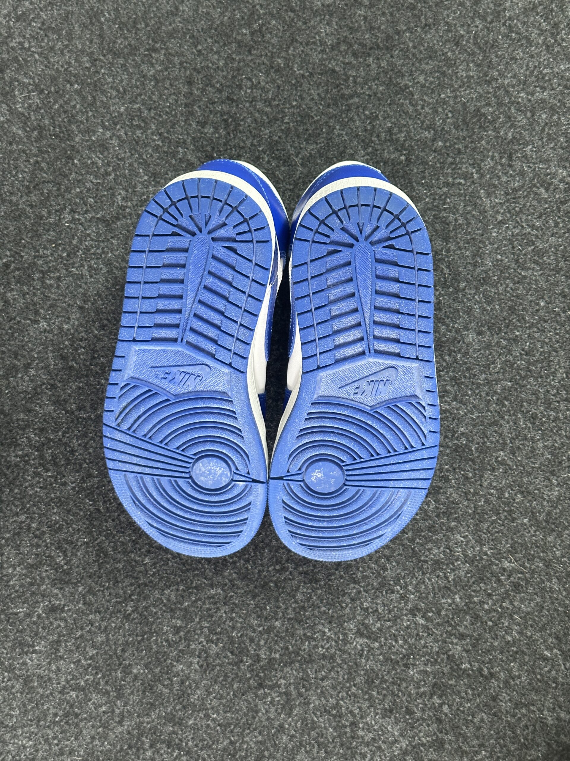 Air Jordan 1 Mid Kentucky Blue BQ6472-104 taglia EU 38.5 vista suole