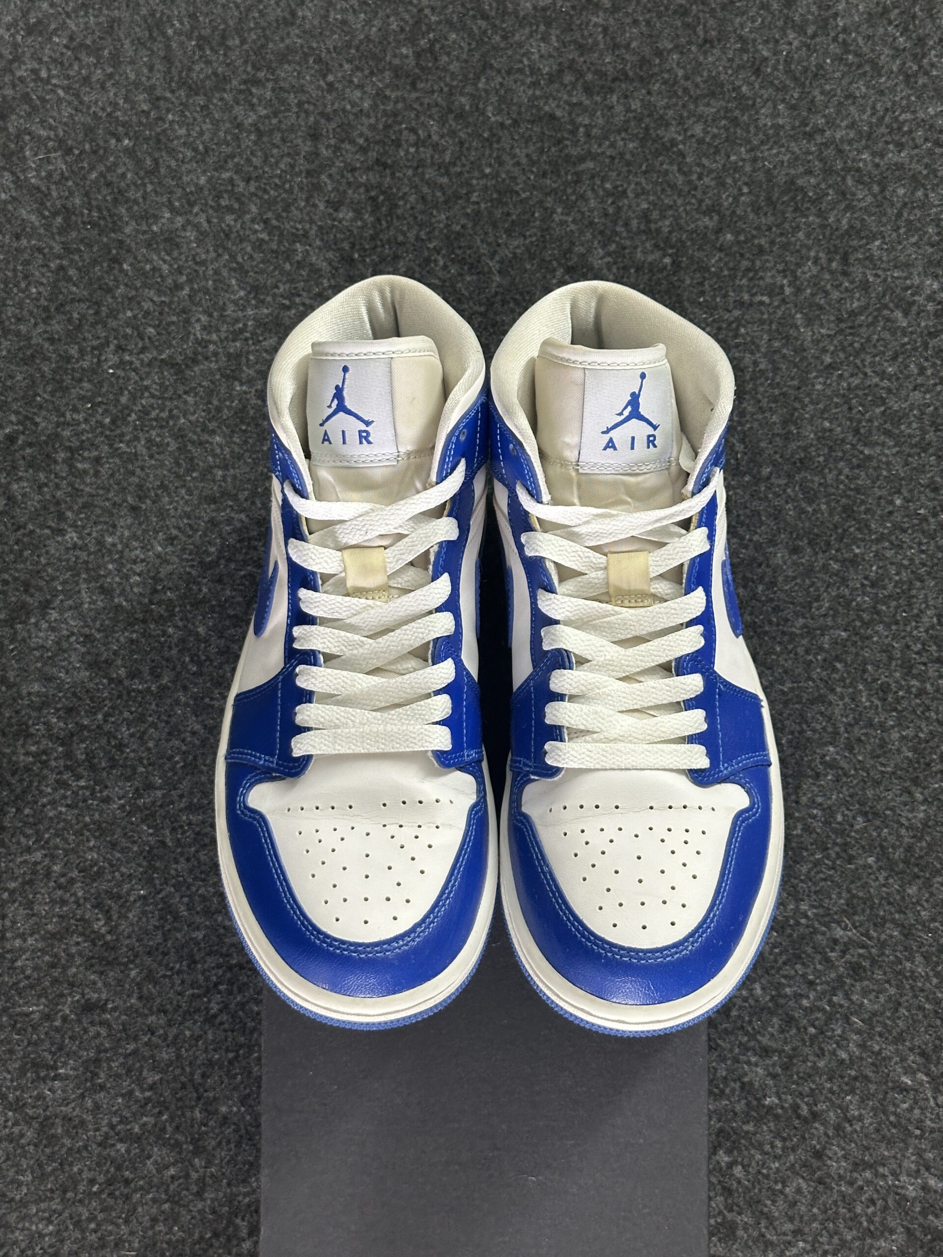 Air Jordan 1 Mid Kentucky Blue BQ6472-104 taglia EU 38.5 vista punta