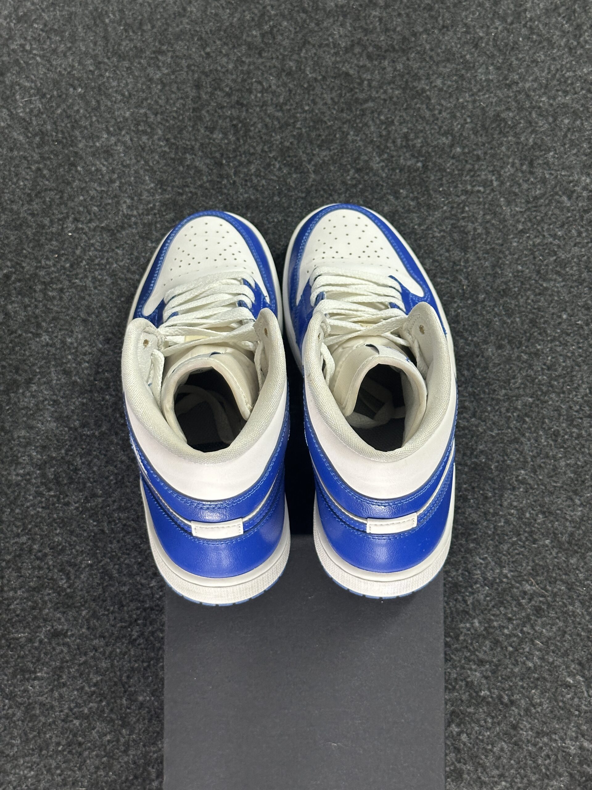 Air Jordan 1 Mid Kentucky Blue BQ6472-104 taglia EU 38.5 vista tallone