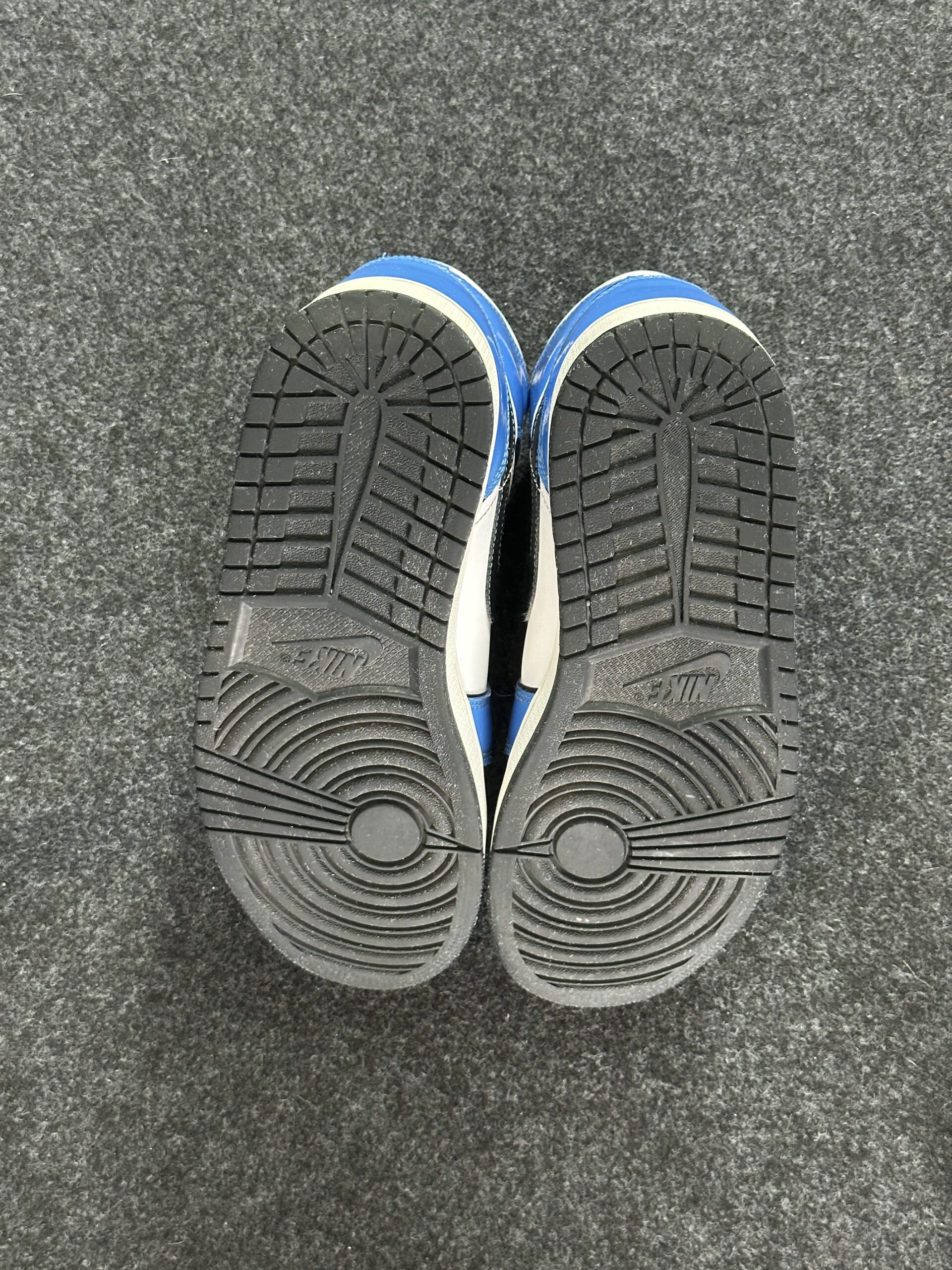Air Jordan 1 Mid SE Signal Blue DD6834-402 taglia EU 43 vista suole