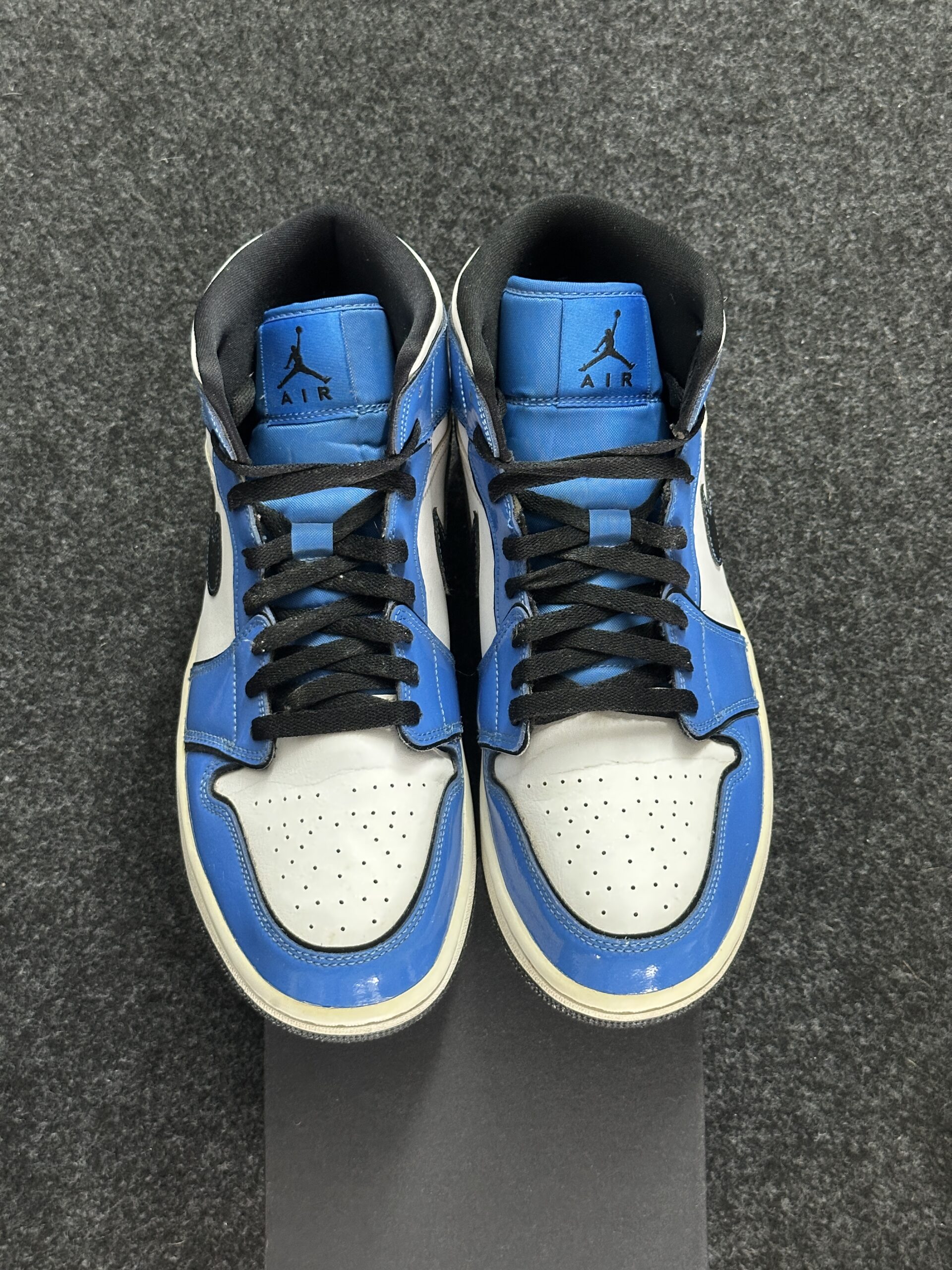 Air Jordan 1 Mid SE Signal Blue DD6834-402 taglia EU 43 vista punta