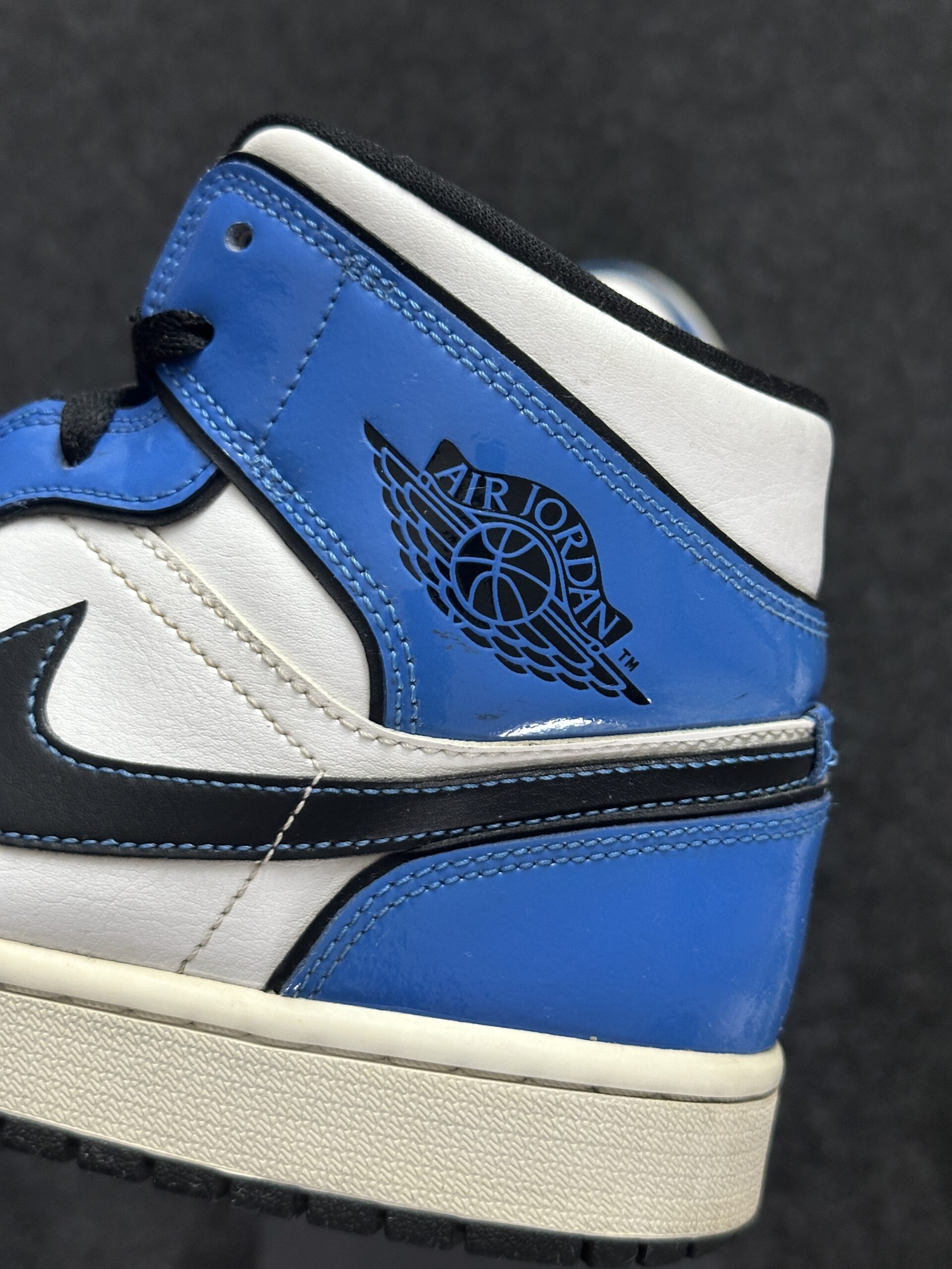 Air Jordan 1 Mid SE Signal Blue DD6834-402 taglia EU 43 vista logo