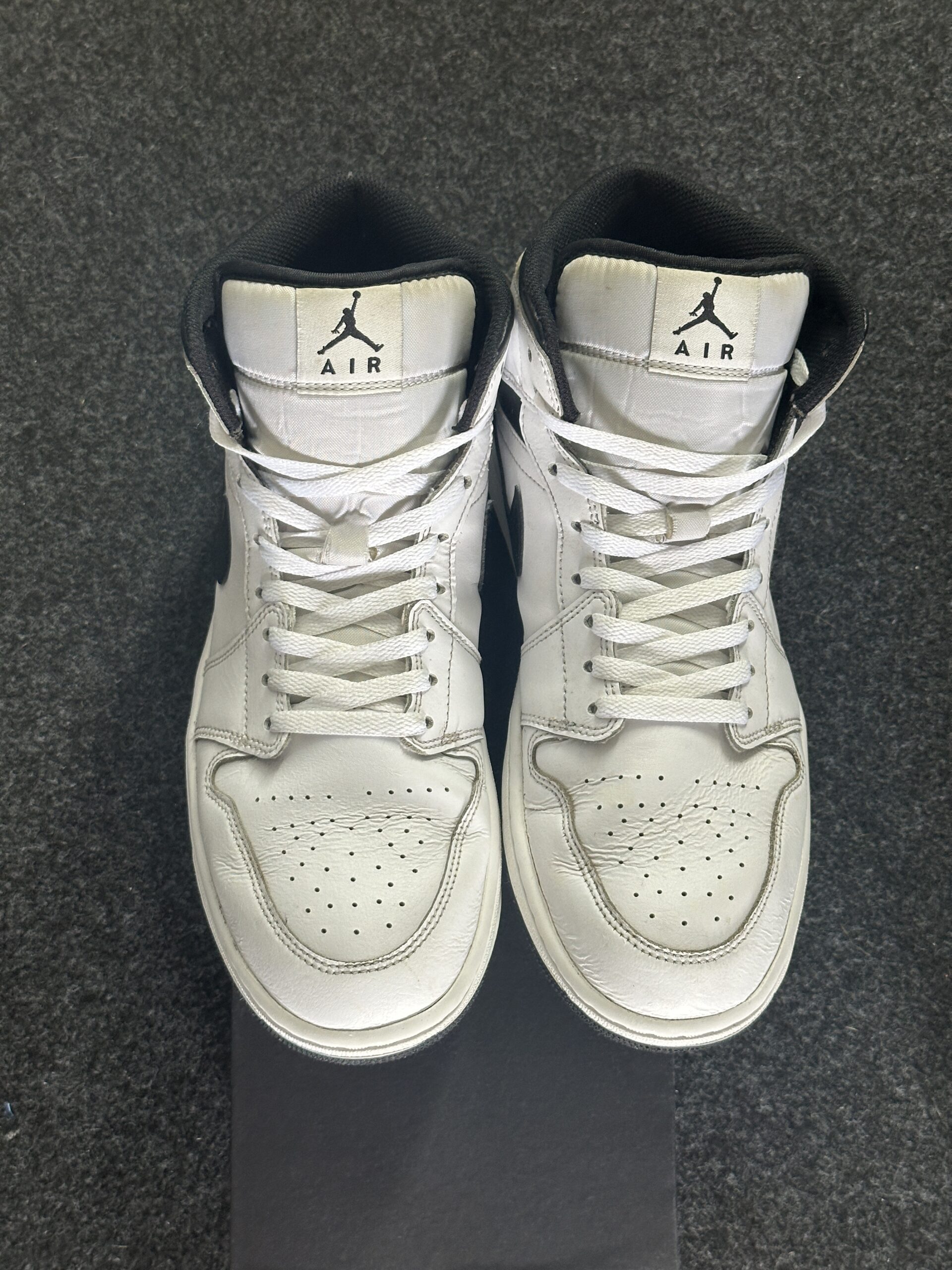 Air Jordan 1 Mid Reverse Panda DQ8426-132 taglia EU 45.5 vista punta