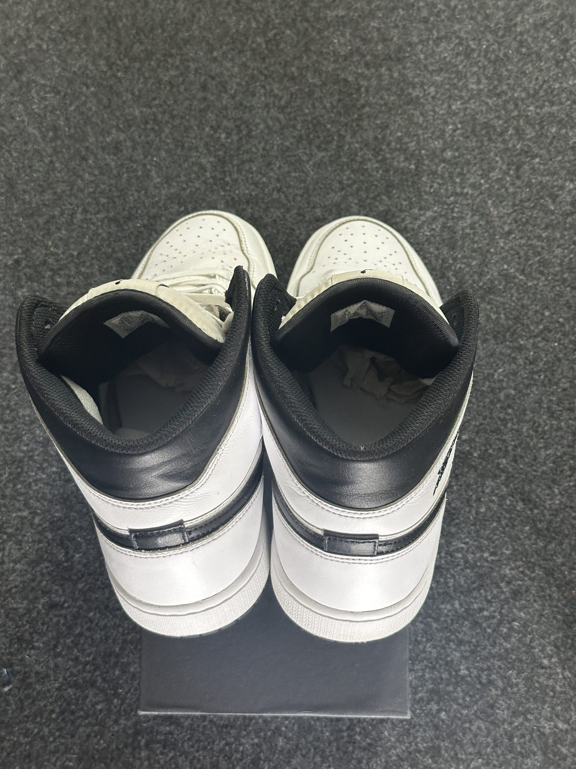 Air Jordan 1 Mid Reverse Panda DQ8426-132 taglia EU 45.5 vista tallone