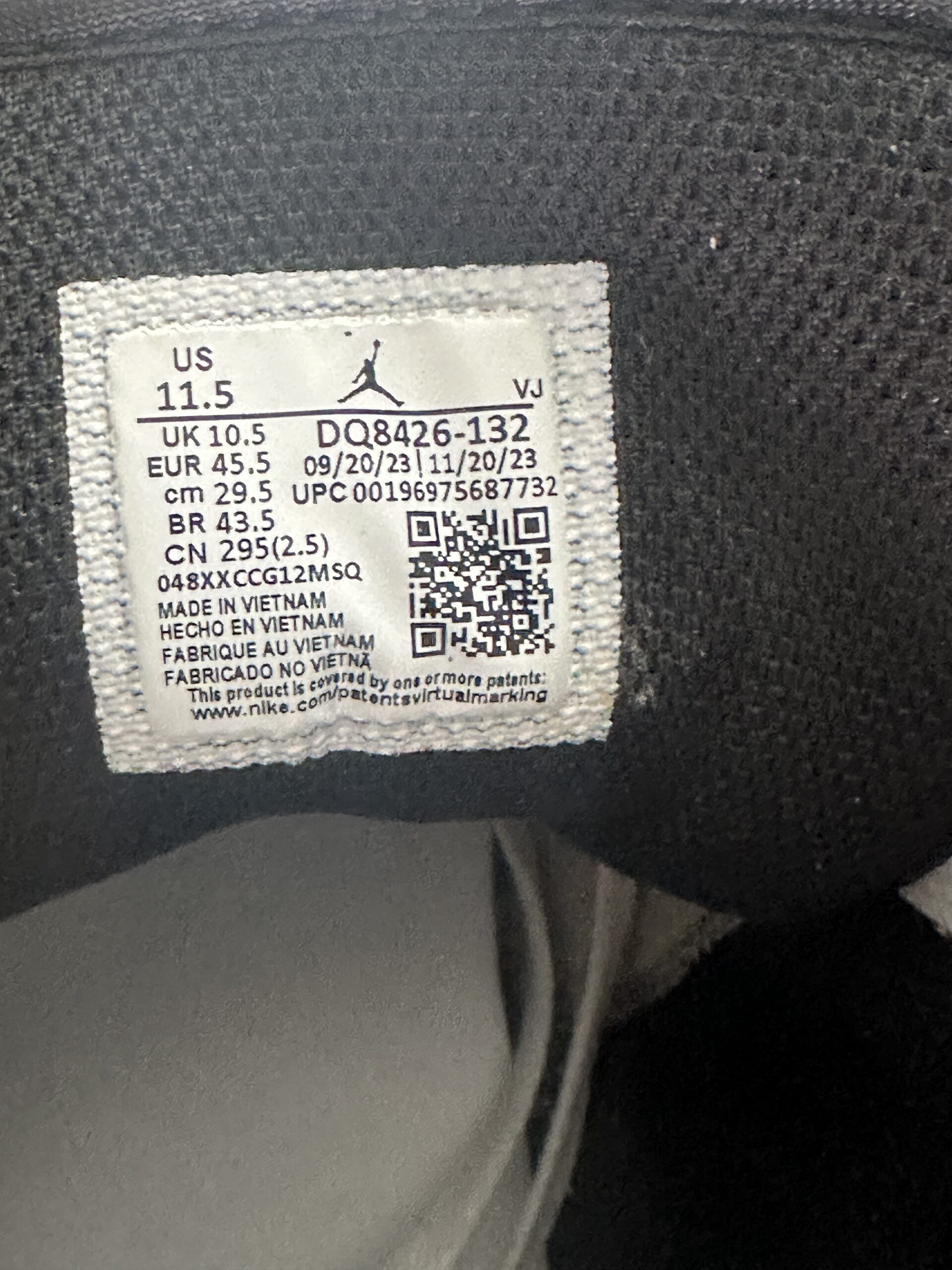 Air Jordan 1 Mid Reverse Panda DQ8426-132 taglia EU 45.5 vista label