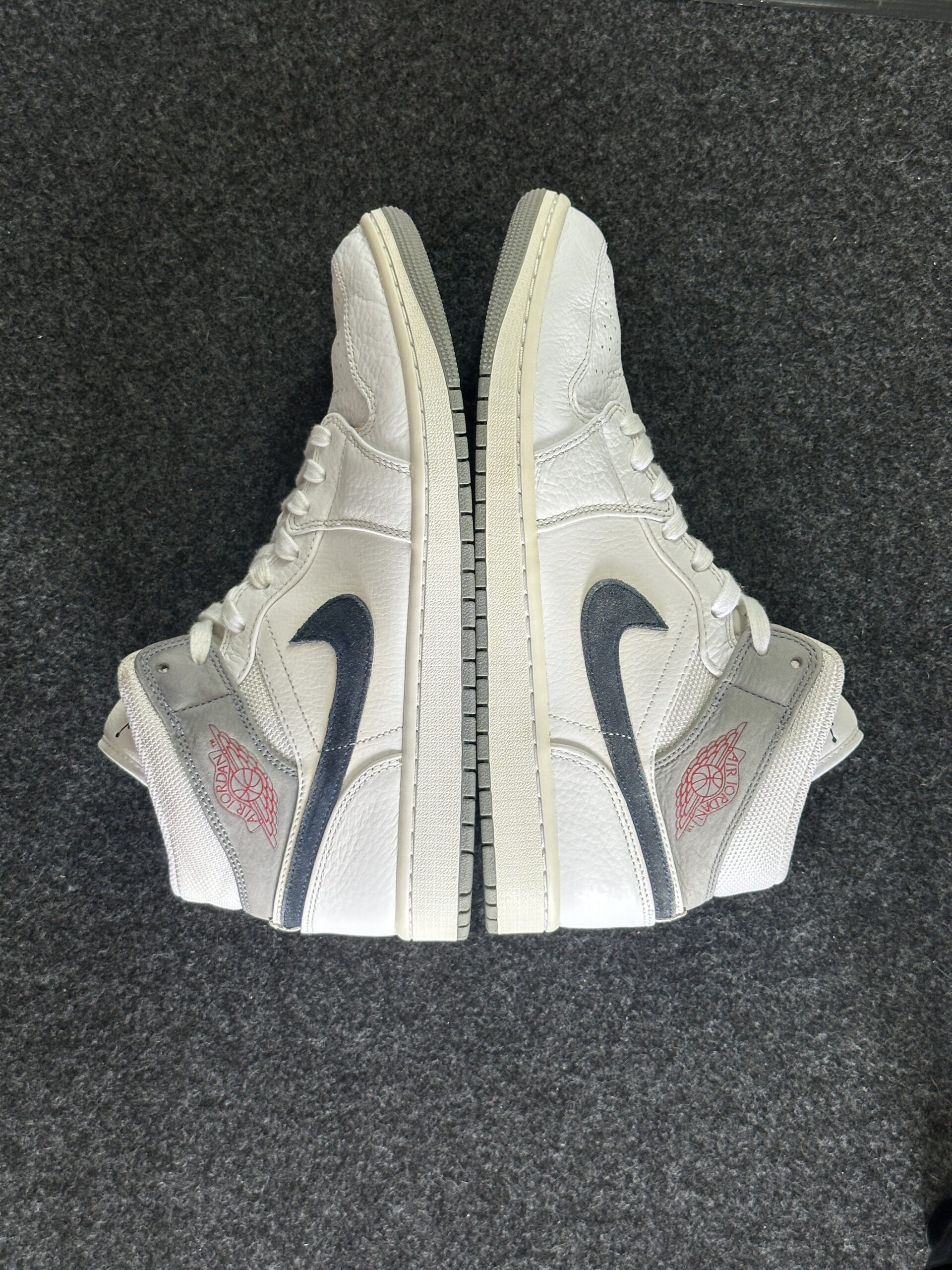 Air Jordan 1 Mid Paris DR8038-100 taglia EU 45 vista esterna