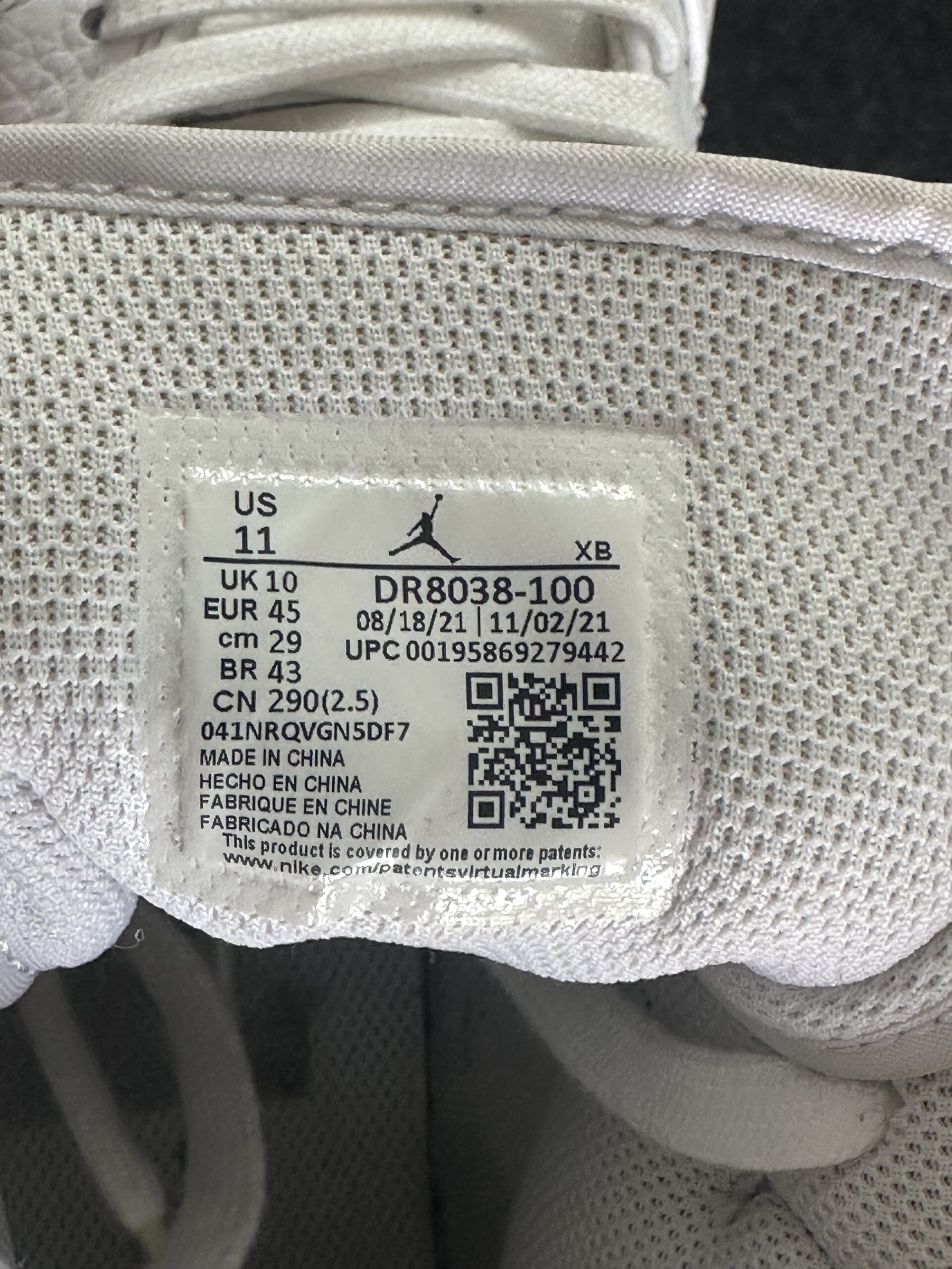Air Jordan 1 Mid Paris DR8038-100 taglia EU 45 vista label