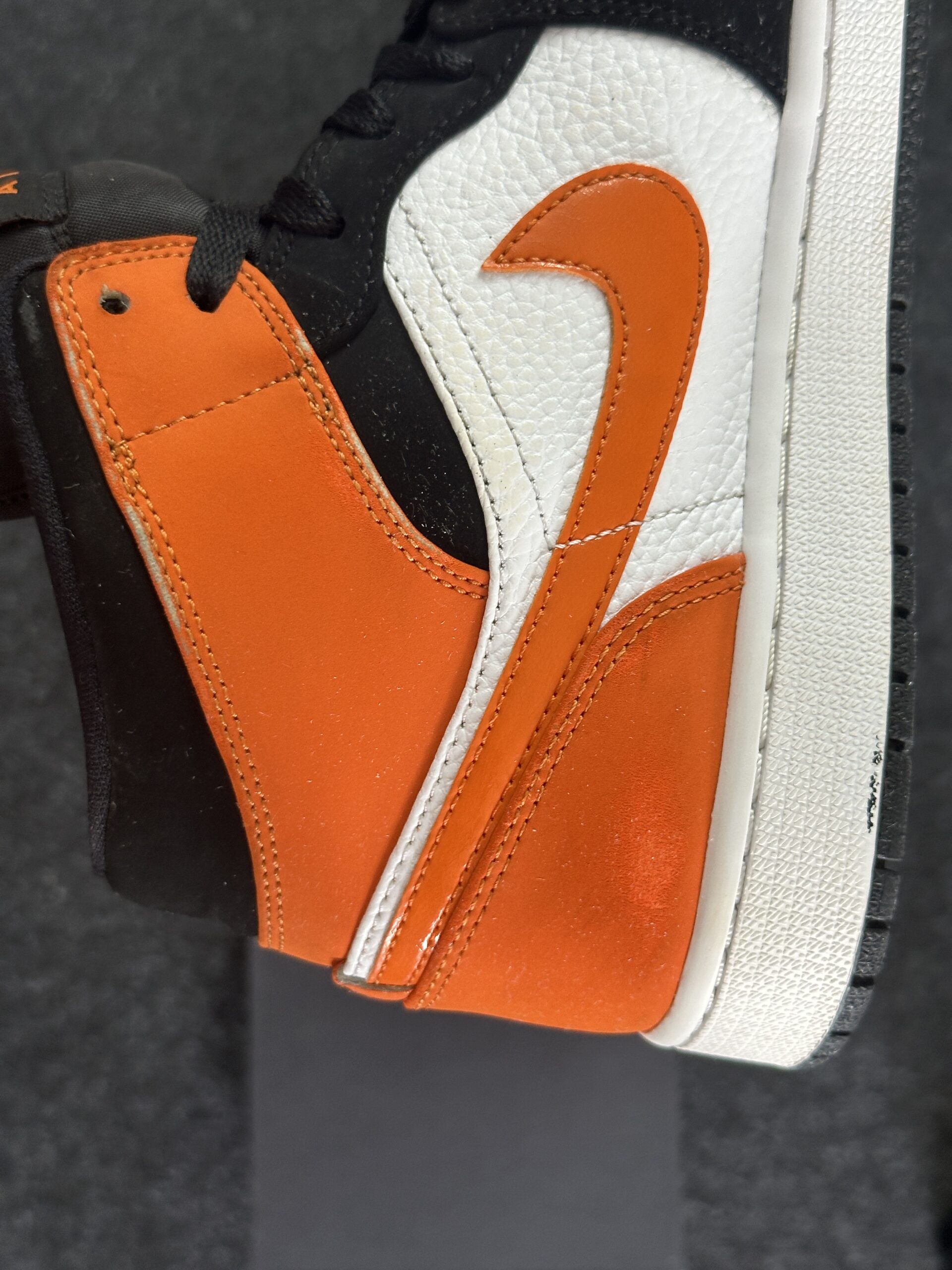 Air Jordan 1 Mid Shattered Backboard 554724-058 taglia EU 44 vista dif1