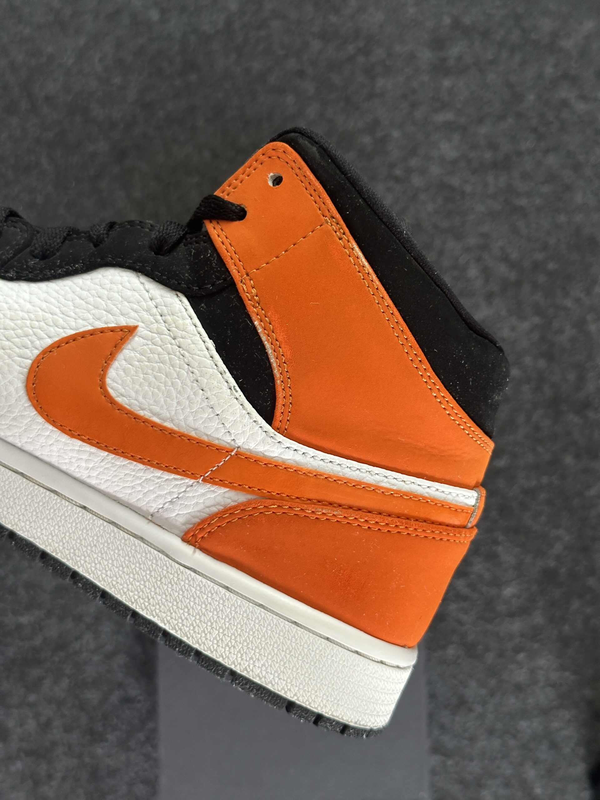 Air Jordan 1 Mid Shattered Backboard 554724-058 taglia EU 44 vista dif2