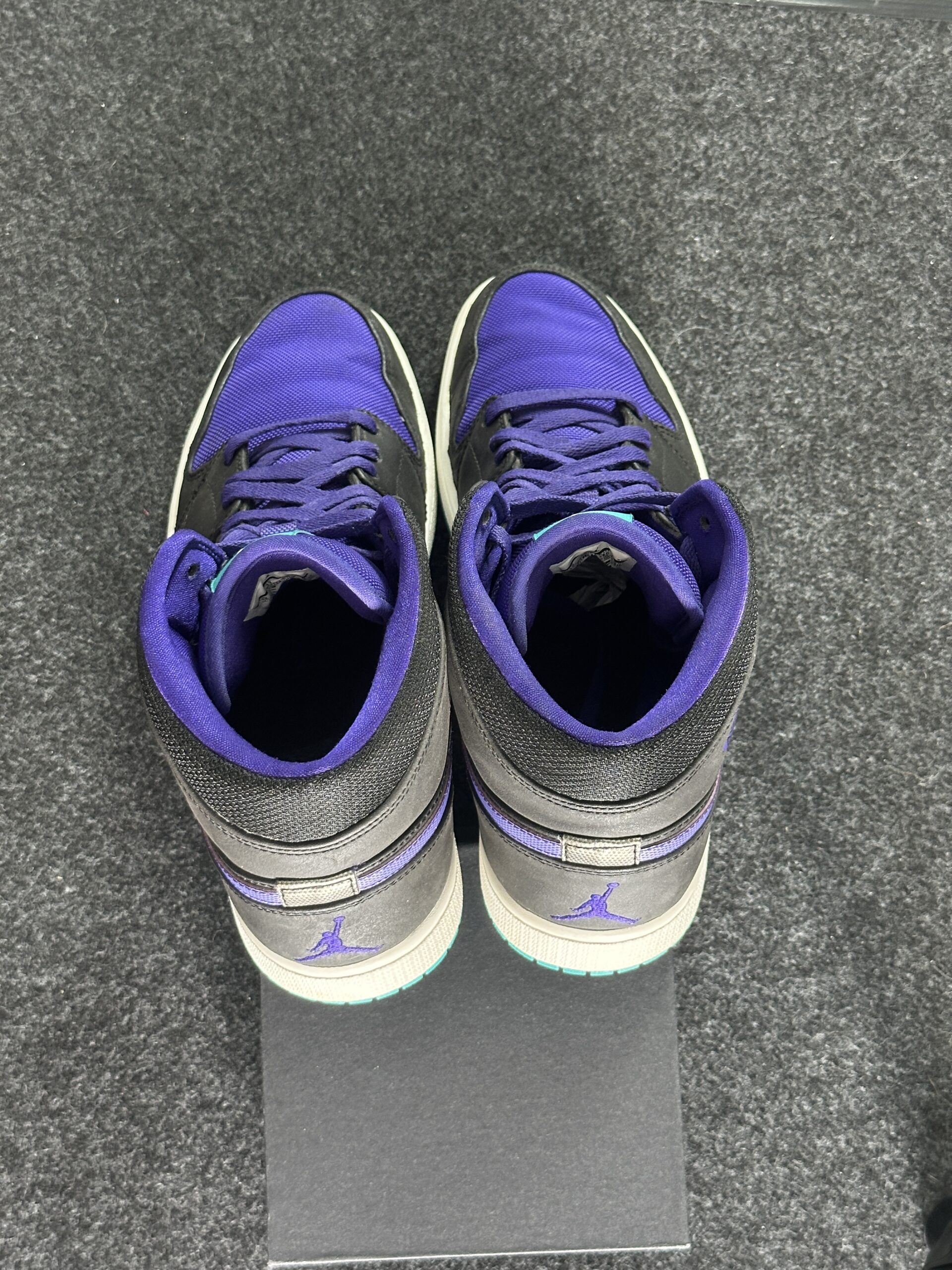 Air Jordan 1 Mid Grape 554724-015 taglia EU 46 vista tallone