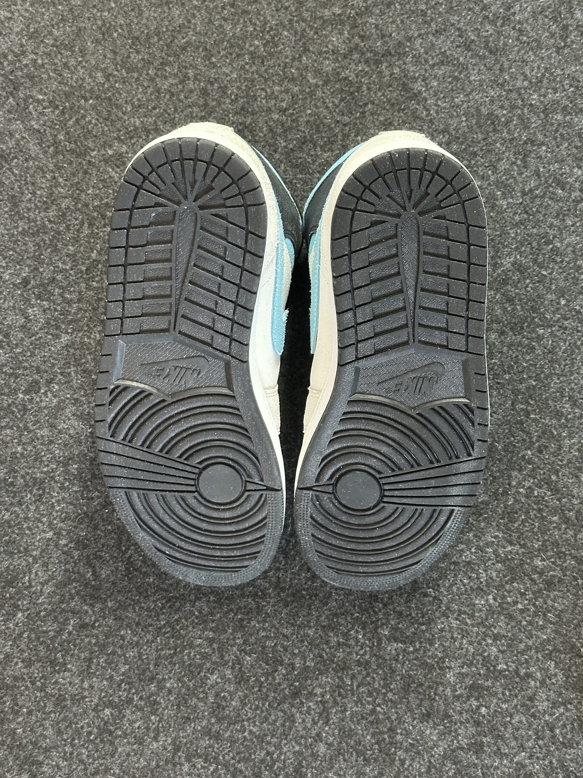 Air Jordan 1 Mid SE Blue Chill IM6567-121 taglia EU 44 vista suole