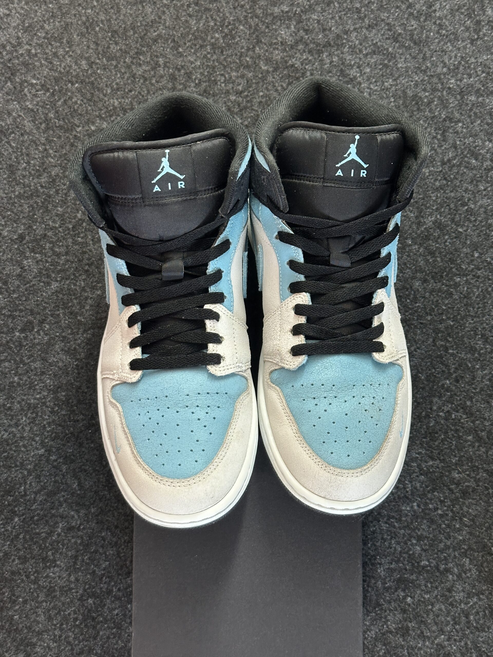 Air Jordan 1 Mid SE Blue Chill IM6567-121 taglia EU 44 vista punta