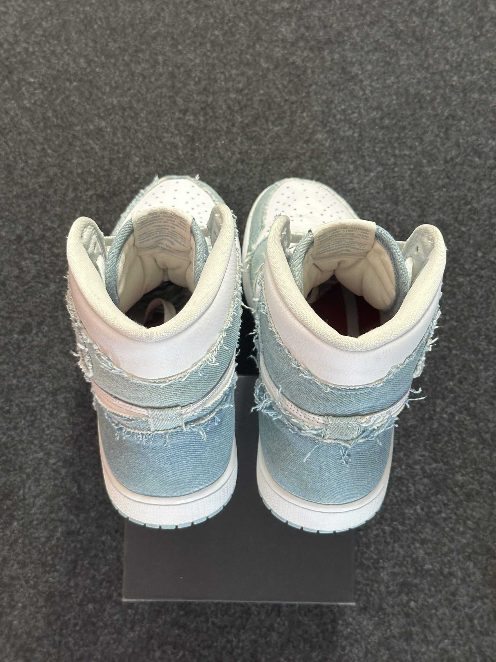 Air Jordan 1 High OG Denim DM9036-104 taglia EU 44.5 vista tallone
