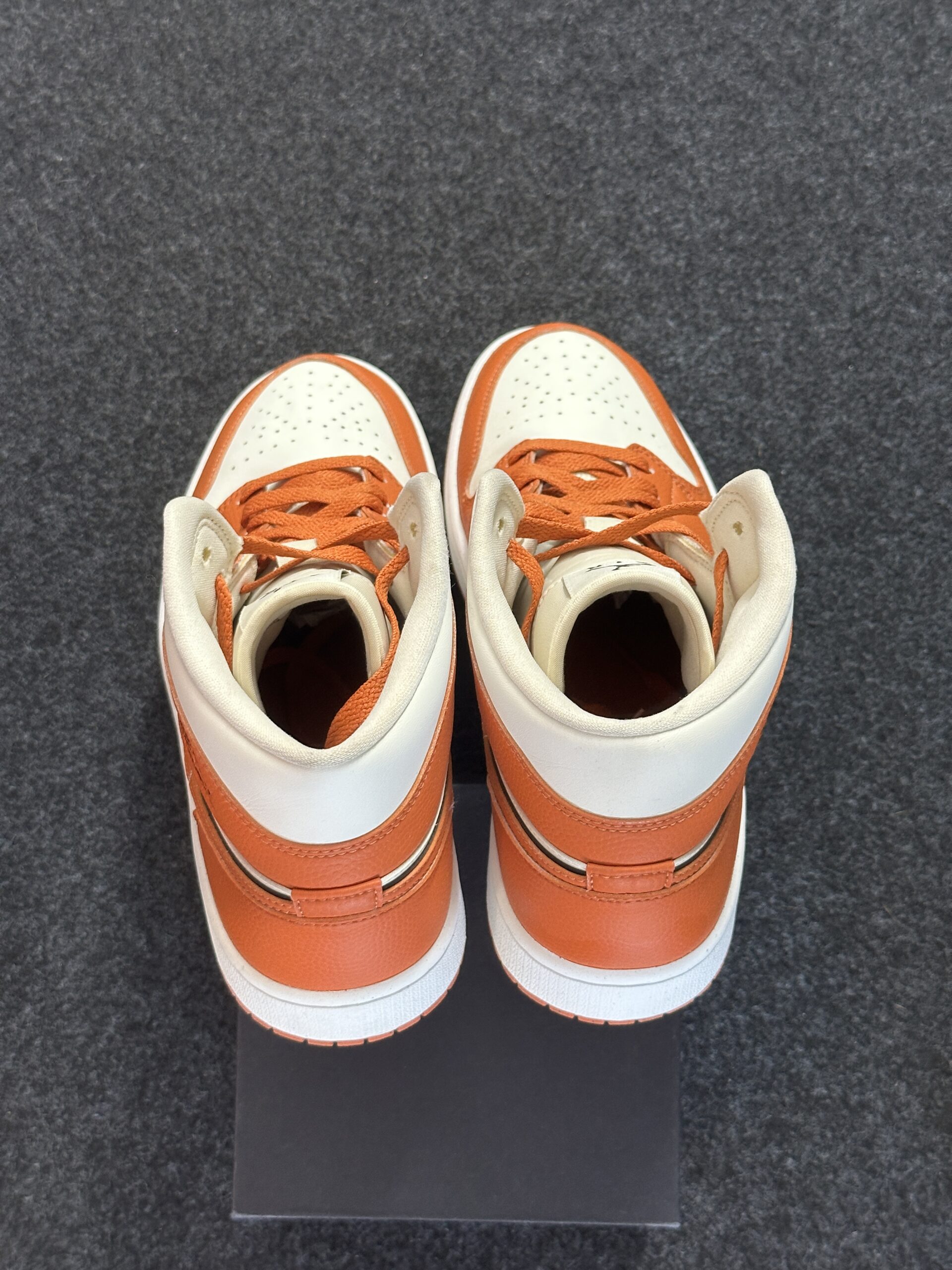 Air Jordan 1 Mid SE Sport Spice DV1302-100 taglia EU 44.5 vista tallone