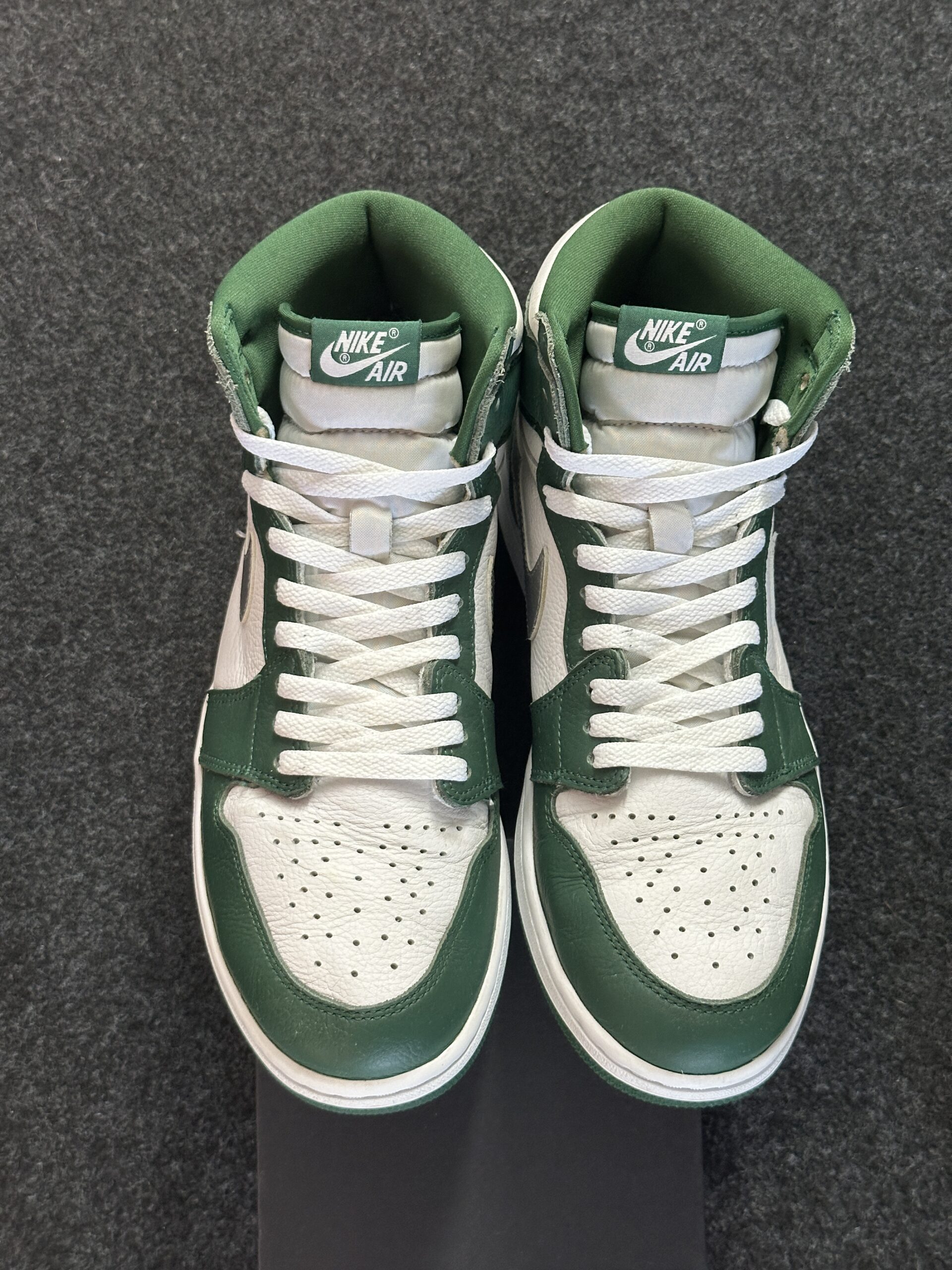 Air Jordan 1 Retro High OG Gorge Green DZ5485-303 taglia EU 45.5 vista punta