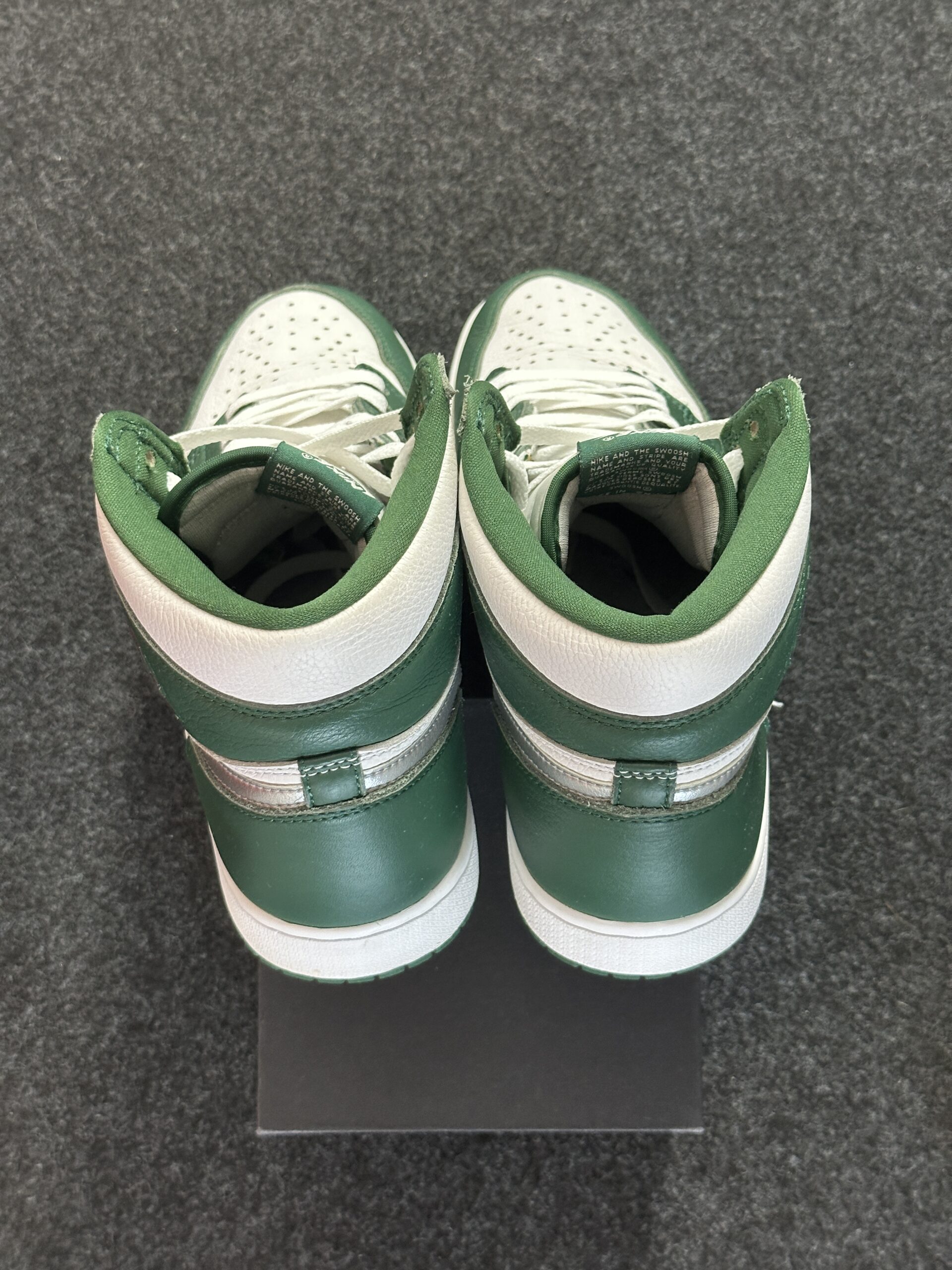 Air Jordan 1 Retro High OG Gorge Green DZ5485-303 taglia EU 45.5 vista tallone