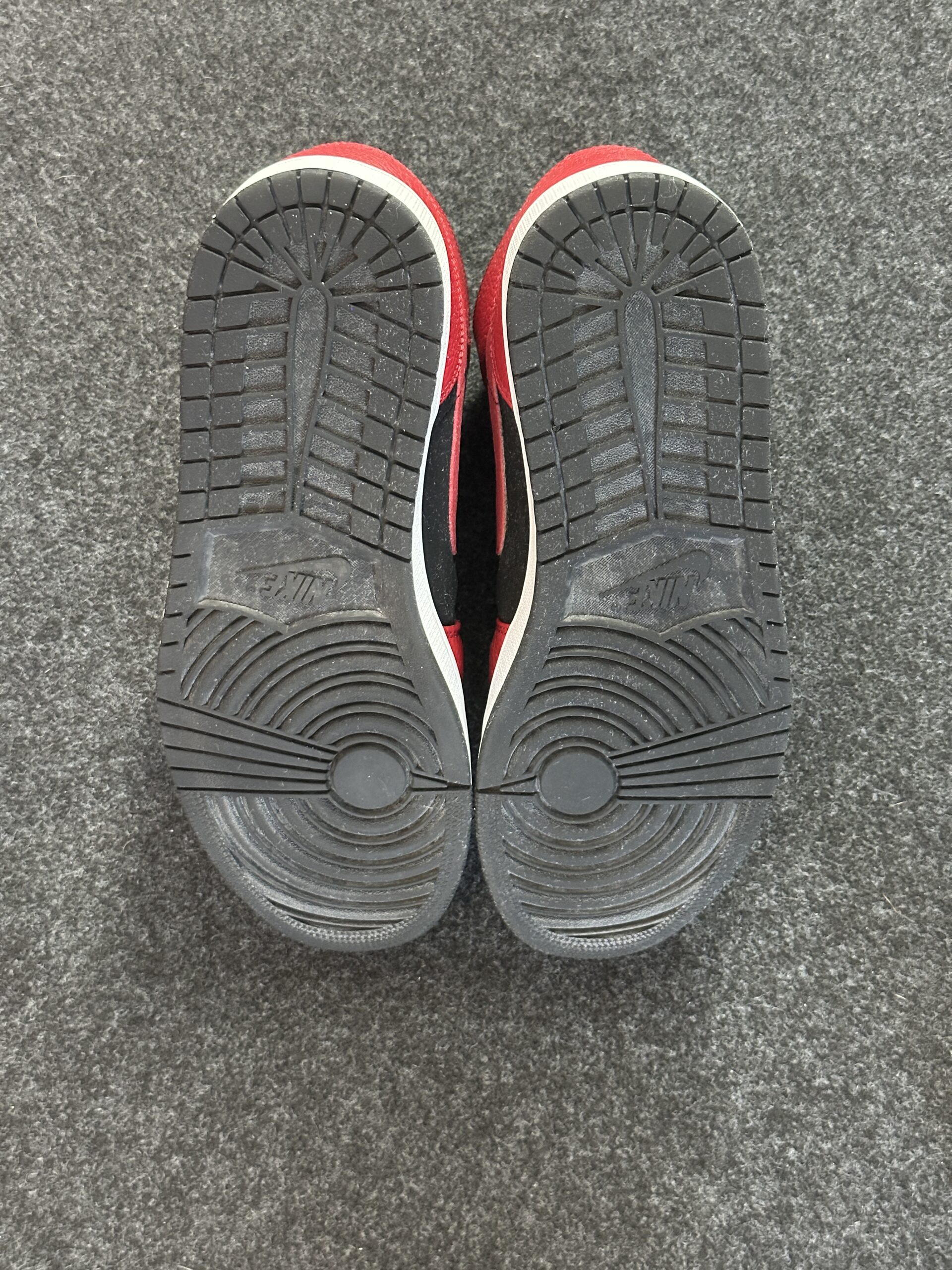Air Jordan 1 Mid Reverse Bred 554724-054 taglia EU 46 vista suole