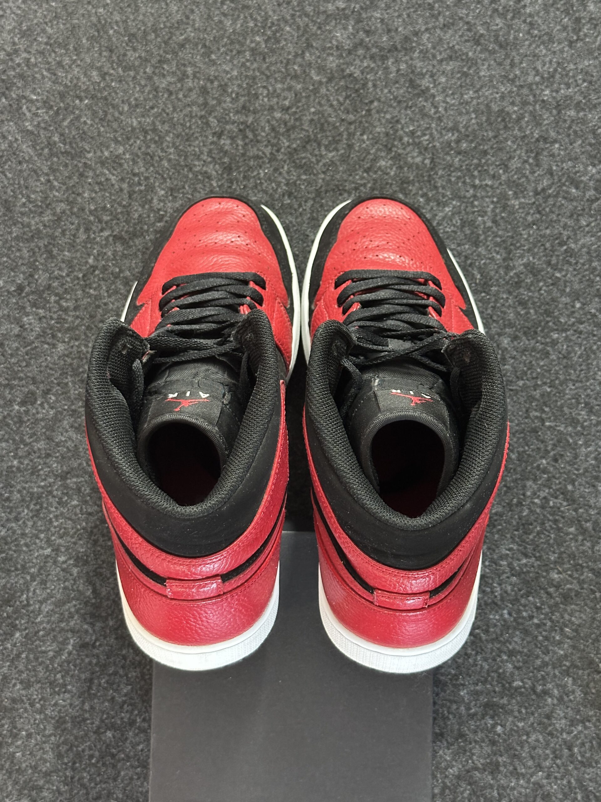 Air Jordan 1 Mid Reverse Bred 554724-054 taglia EU 46 vista tallone