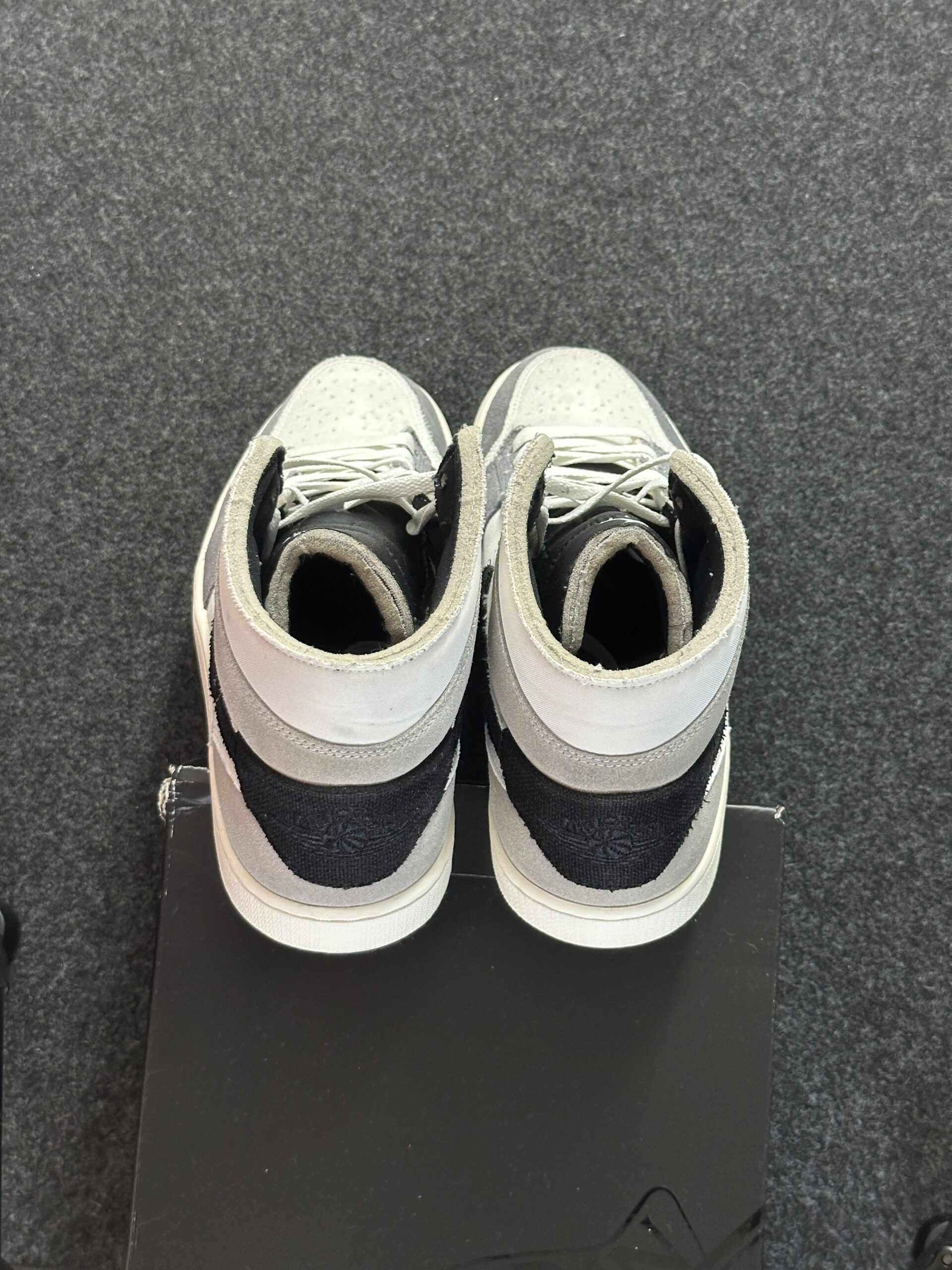 Air Jordan 1 Mid SE Craft Cement Grey DZ4136-002 taglia EU 45.5 vista tallone