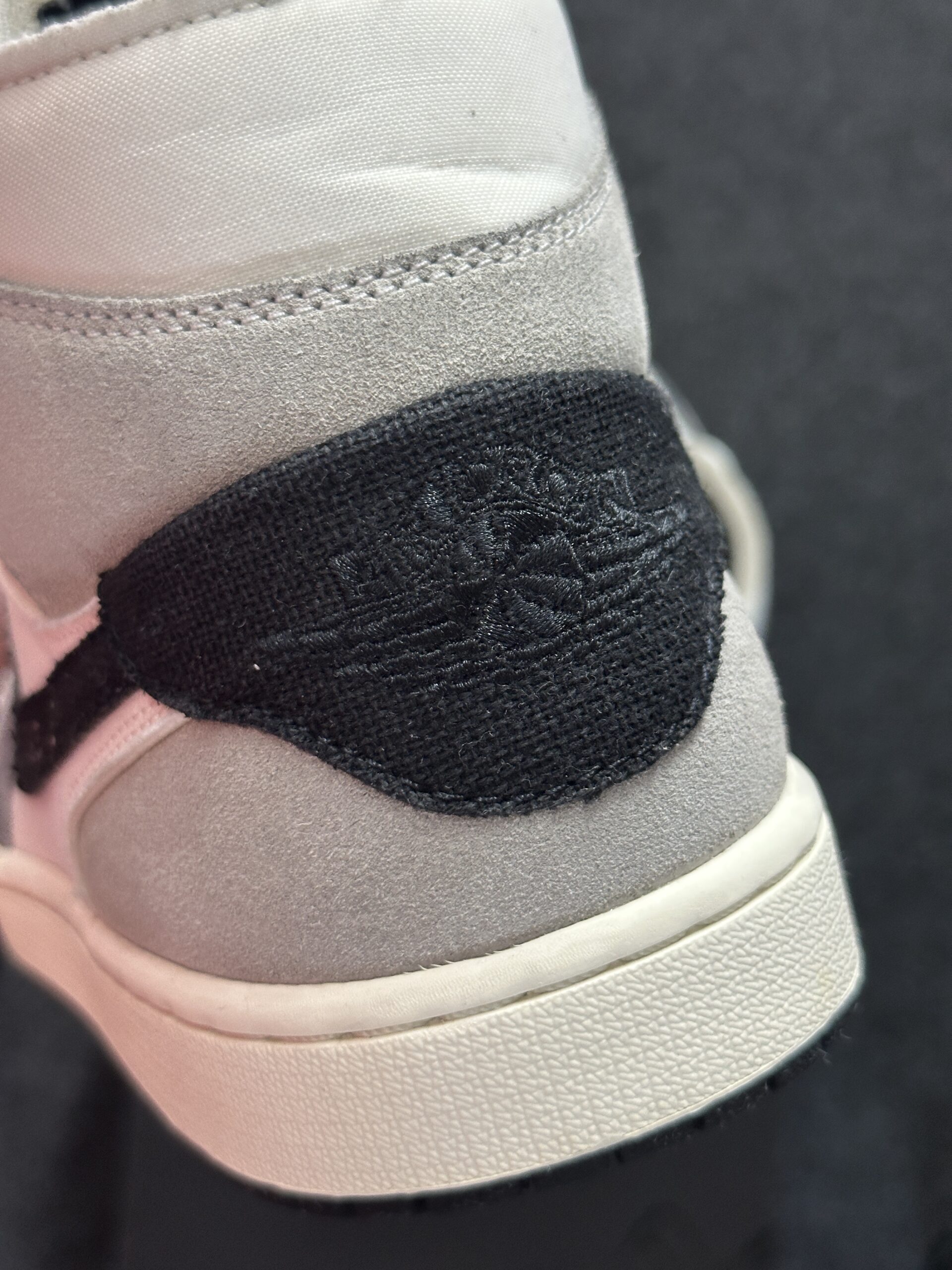 Air Jordan 1 Mid SE Craft Cement Grey DZ4136-002 taglia EU 45.5 vista logo