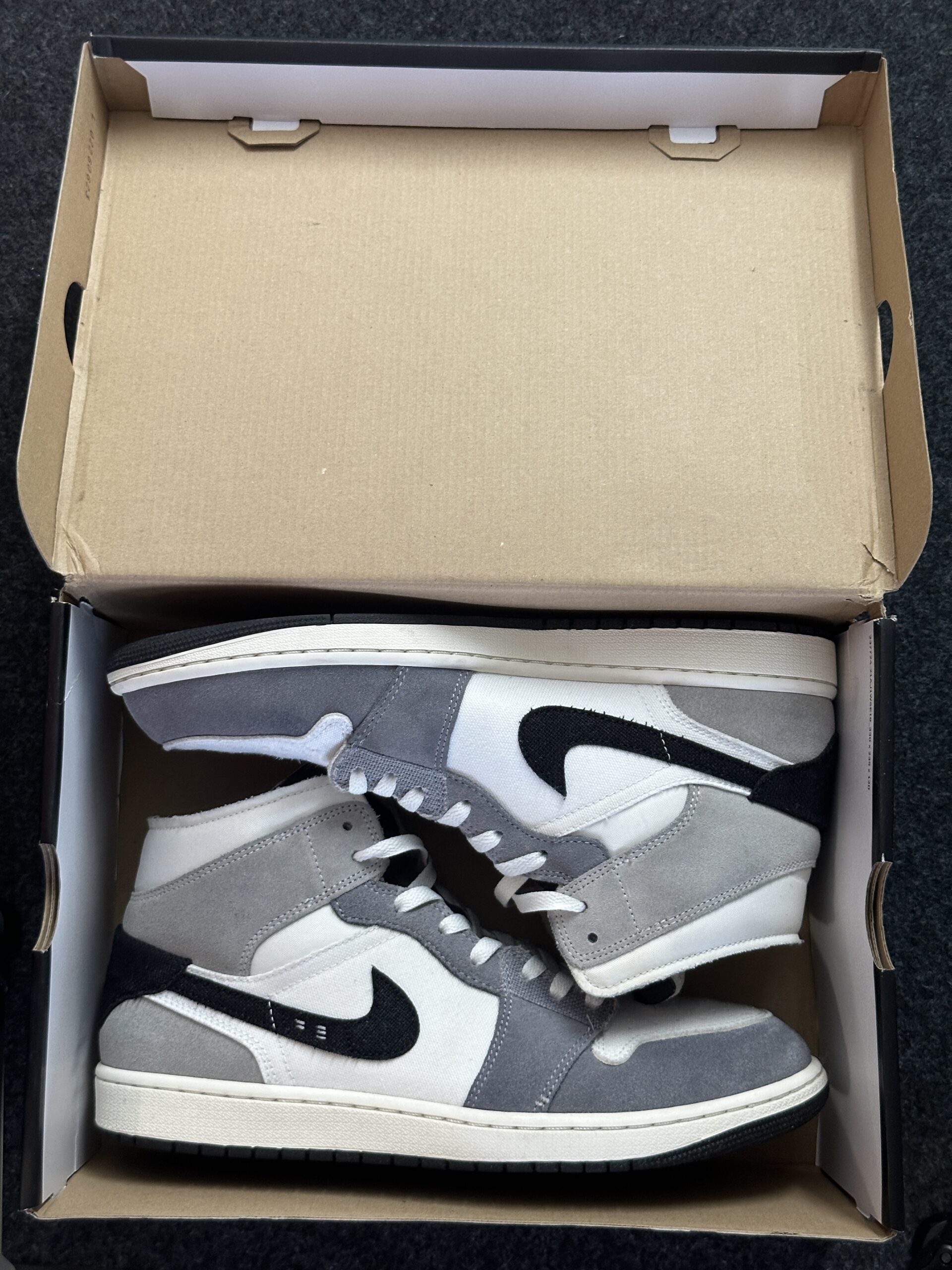 Air Jordan 1 Mid SE Craft Cement Grey DZ4136-002 taglia EU 45.5 vista intbox
