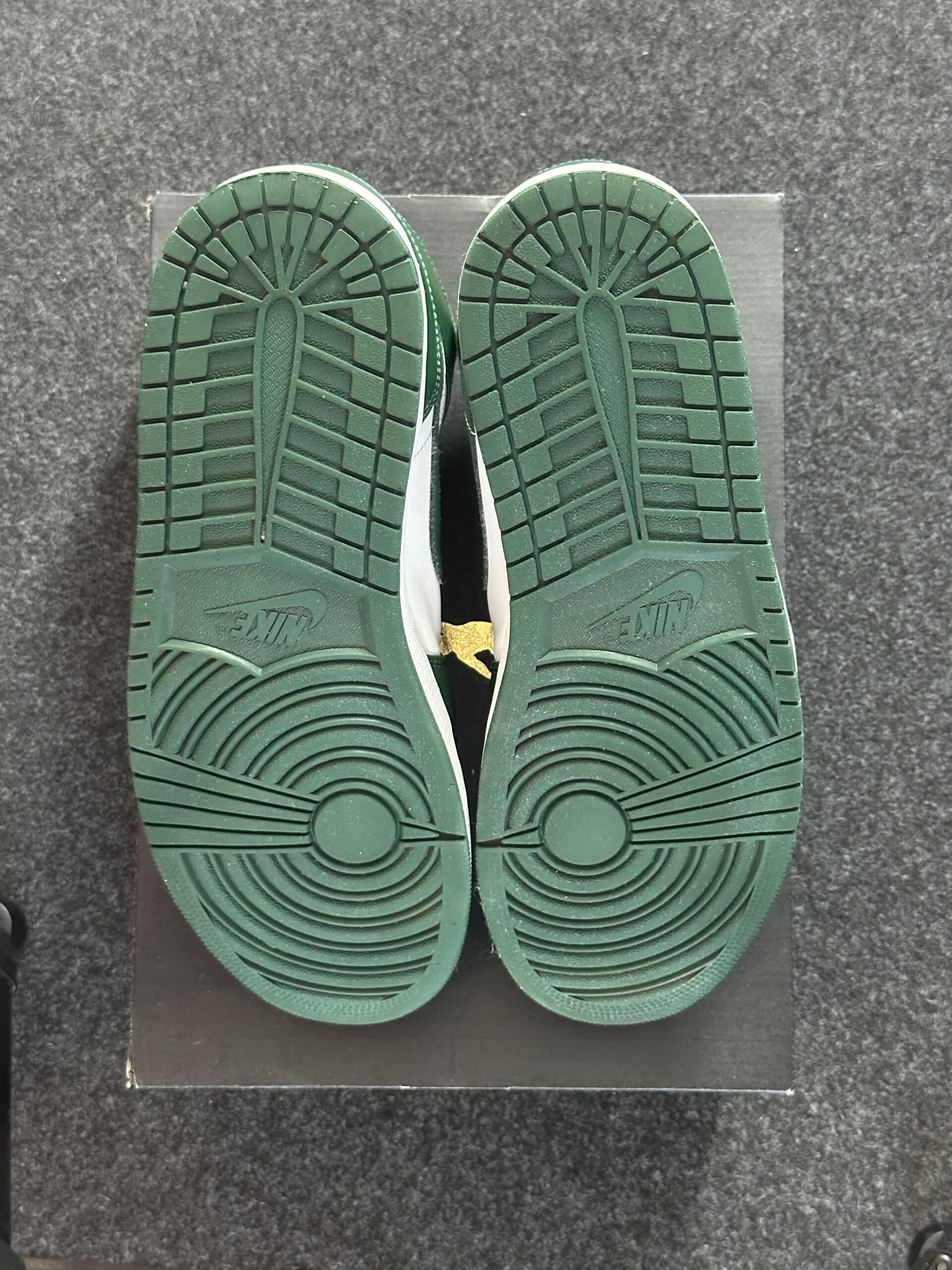 Air Jordan 1 Mid Sonics Noble Green 554724-371 taglia EU 47 vista suole