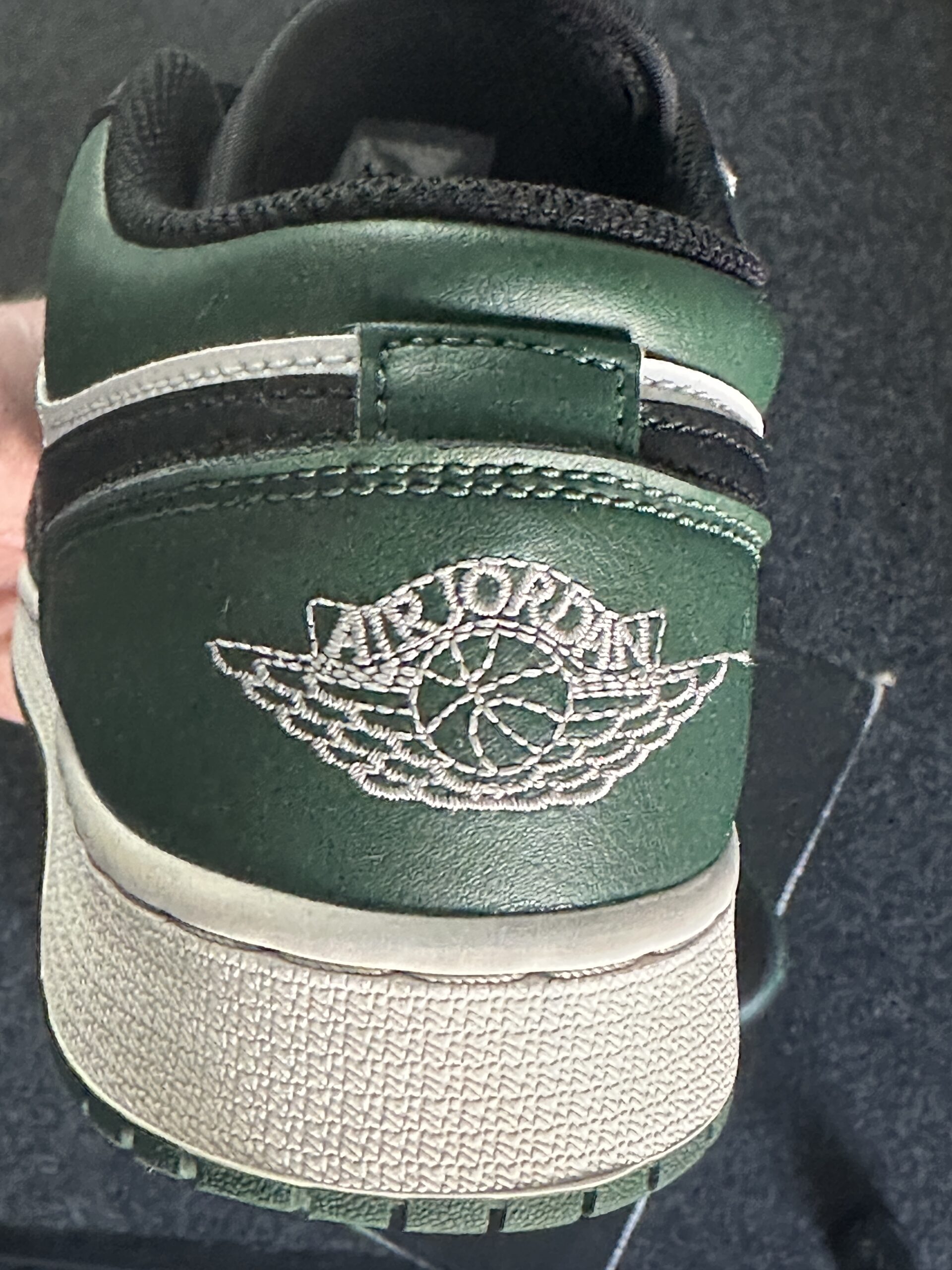 Air Jordan 1 Low Green Toe 553560-371 taglia EU 38 vista logo
