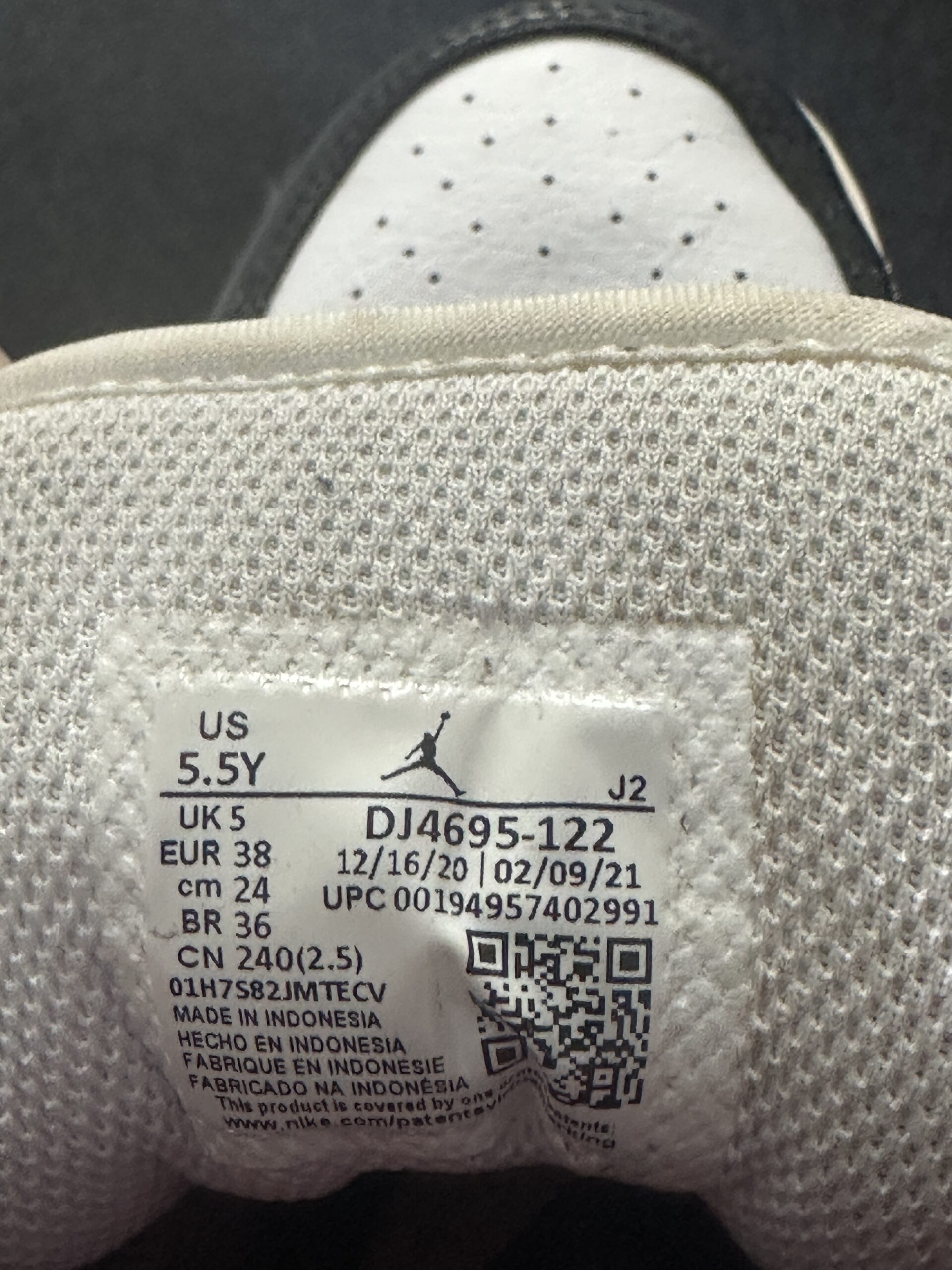 Air Jordan 1 Mid Gym Red Black White DJ4695-122 taglia EU 38 vista label