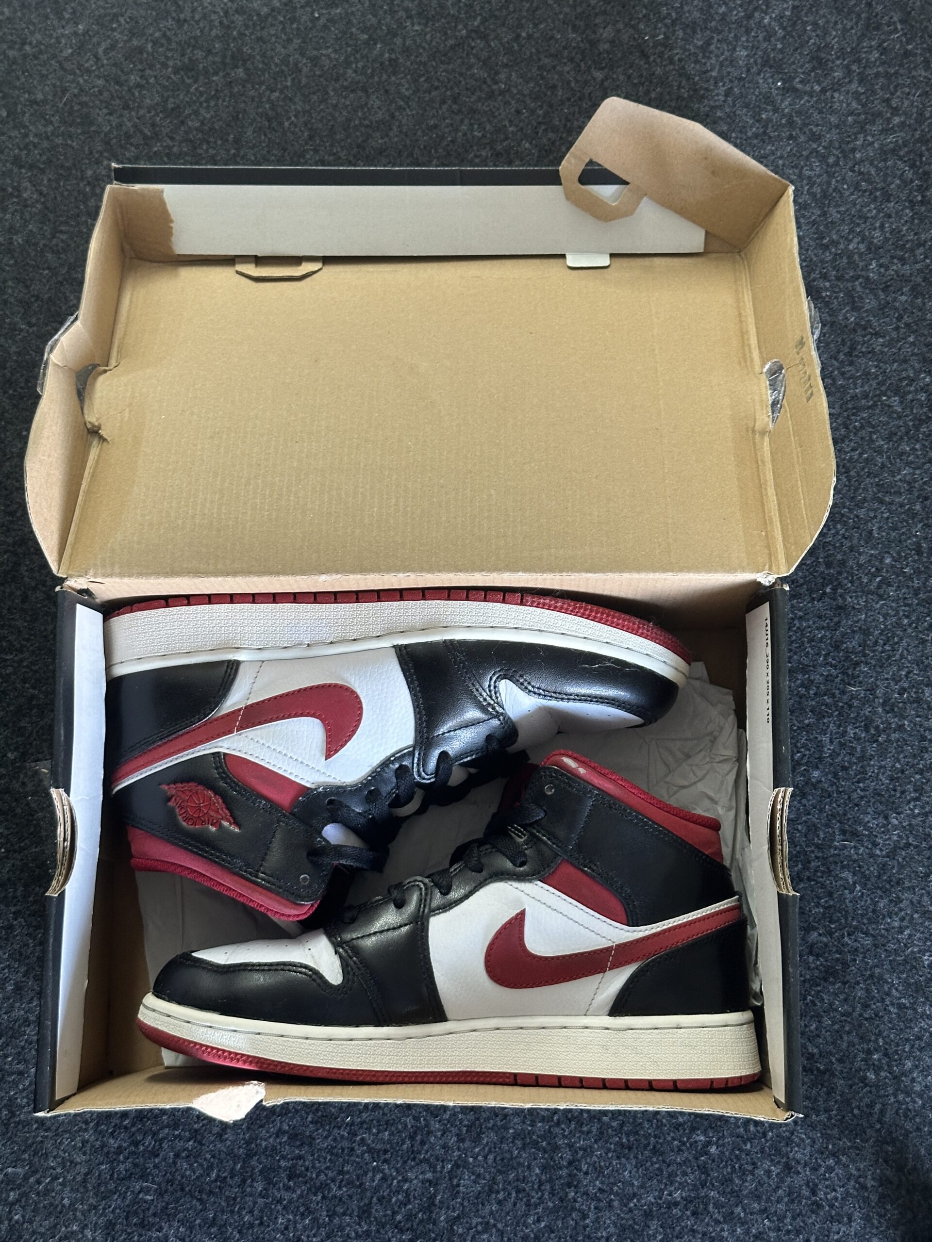 Air Jordan 1 Mid Gym Red Black White DJ4695-122 taglia EU 38 vista intbox