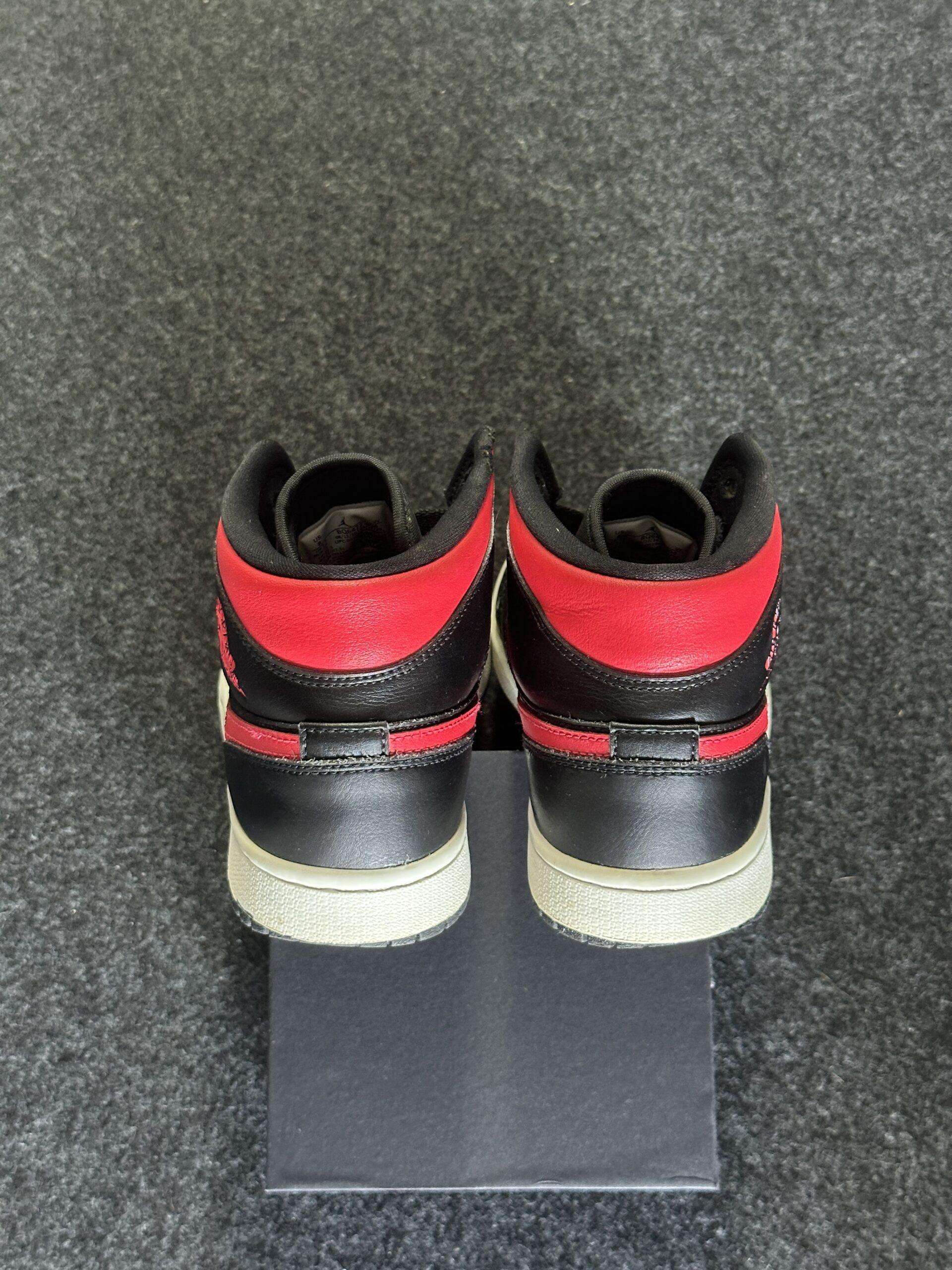 Air Jordan 1 Mid Siren Red BQ6472-004 taglia EU 39 vista tallone
