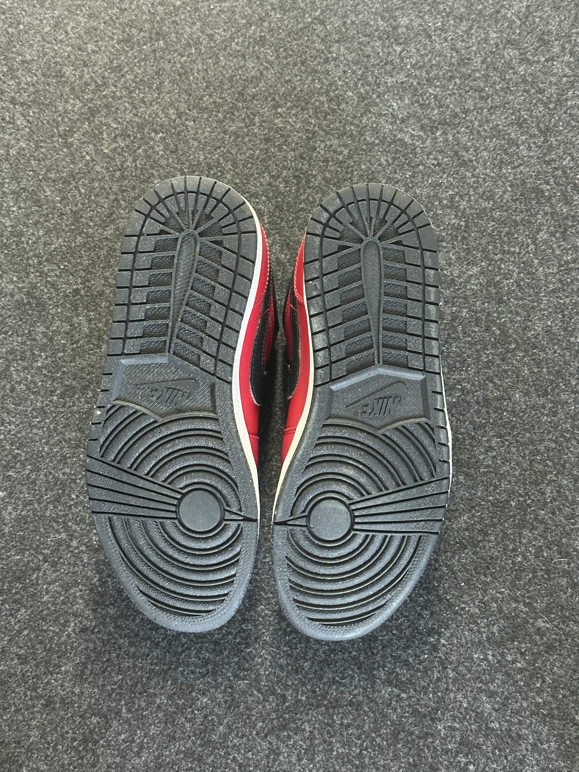 Air Jordan 1 Low Gym Red 553558-605 taglia EU 44 vista suole