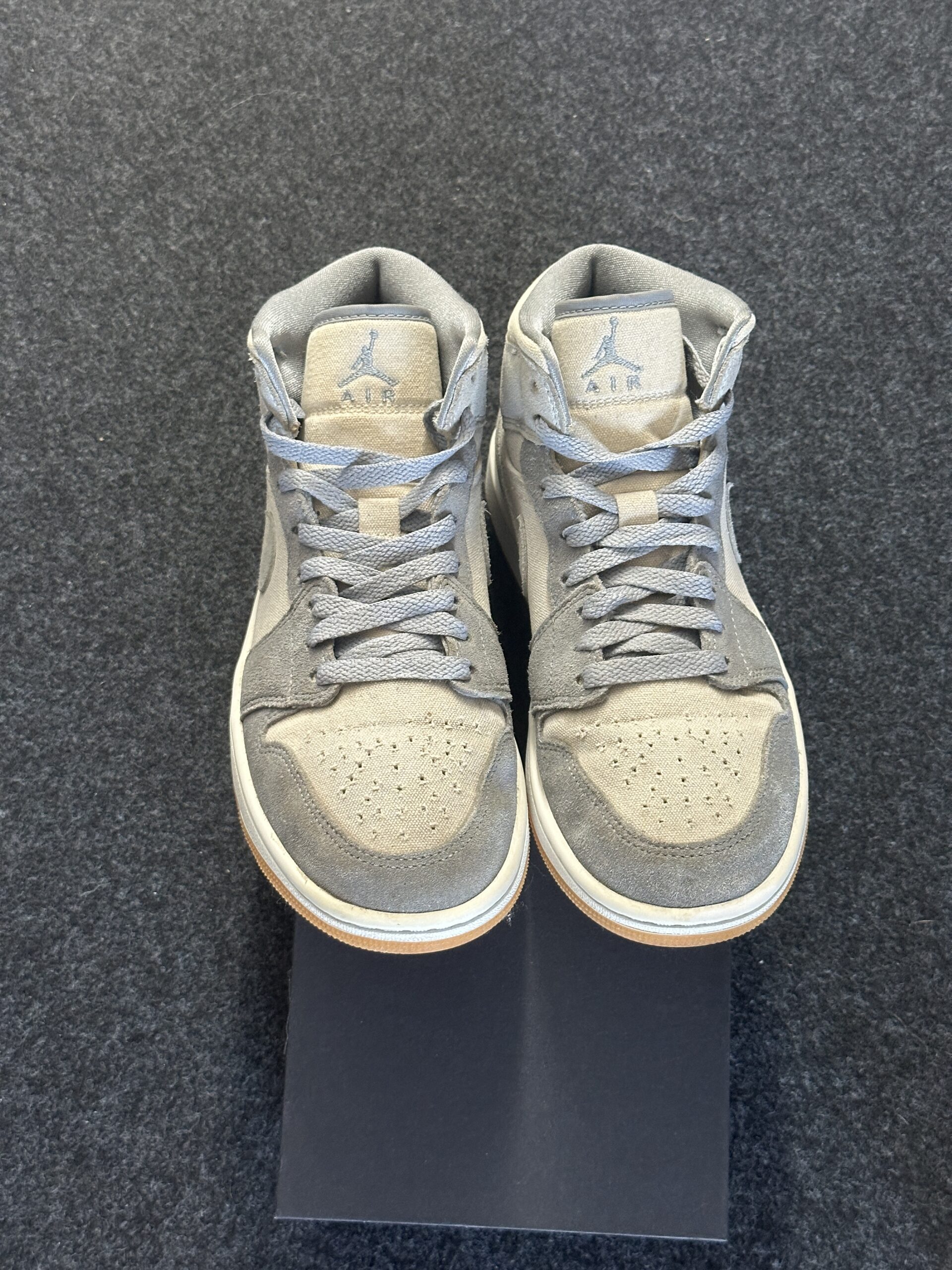 Principale: Air Jordan 1 Mid SE Coconut Milk Particle Grey DN4281-100 taglia EU 40.5 vista punta