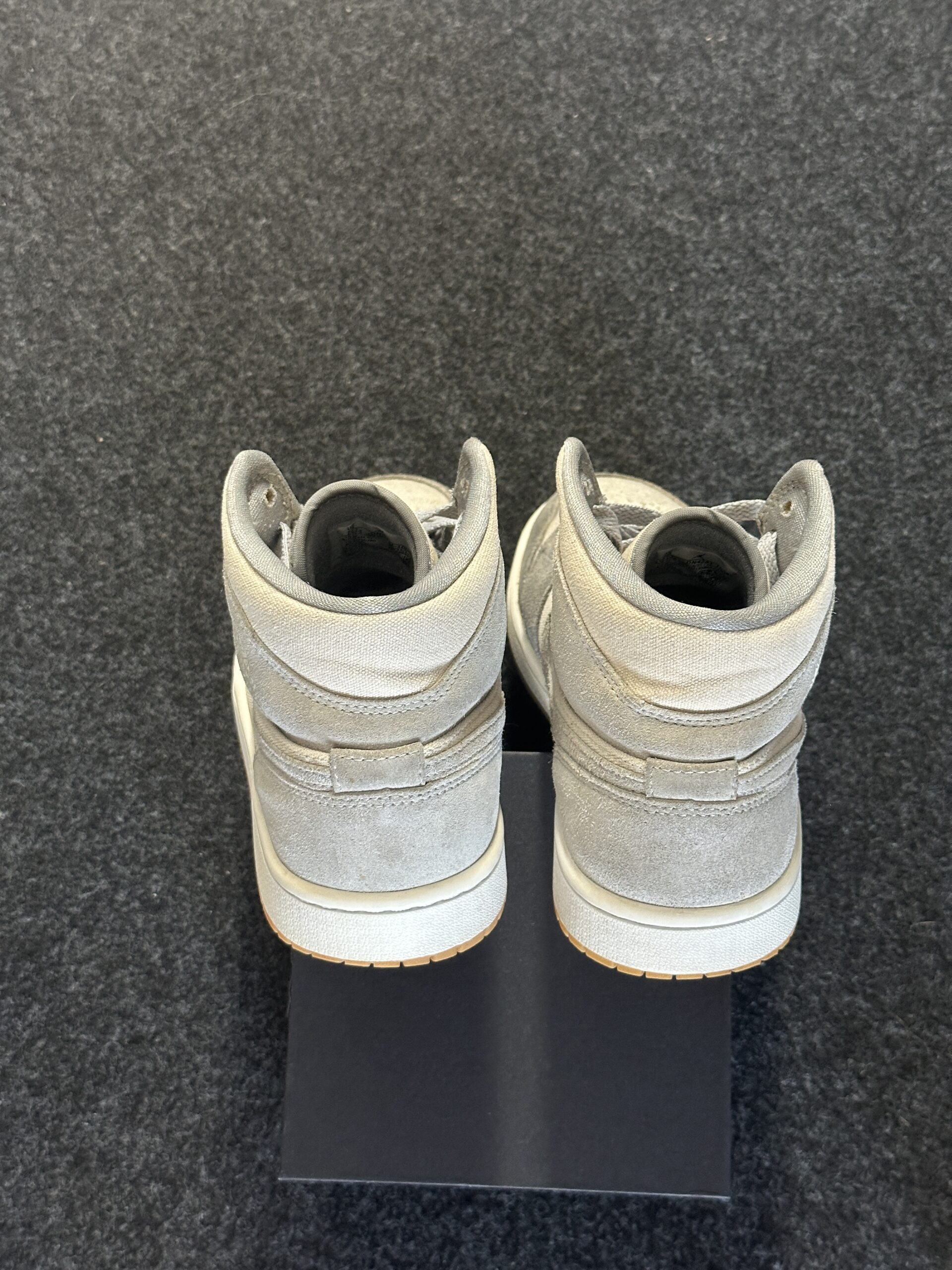 Principale: Air Jordan 1 Mid SE Coconut Milk Particle Grey DN4281-100 taglia EU 40.5 vista tallone
