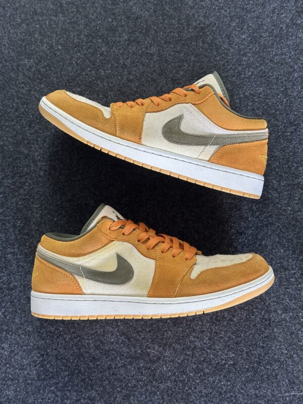 Air Jordan 1 Low SE Light Curry DH6931-102 taglia EU 44 vista principale