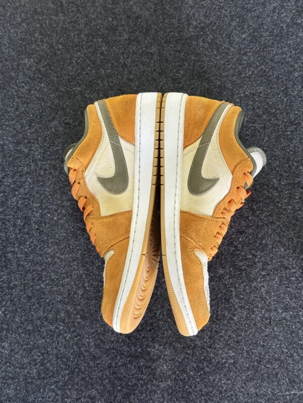 Air Jordan 1 Low SE Light Curry DH6931-102 taglia EU 44 vista interna