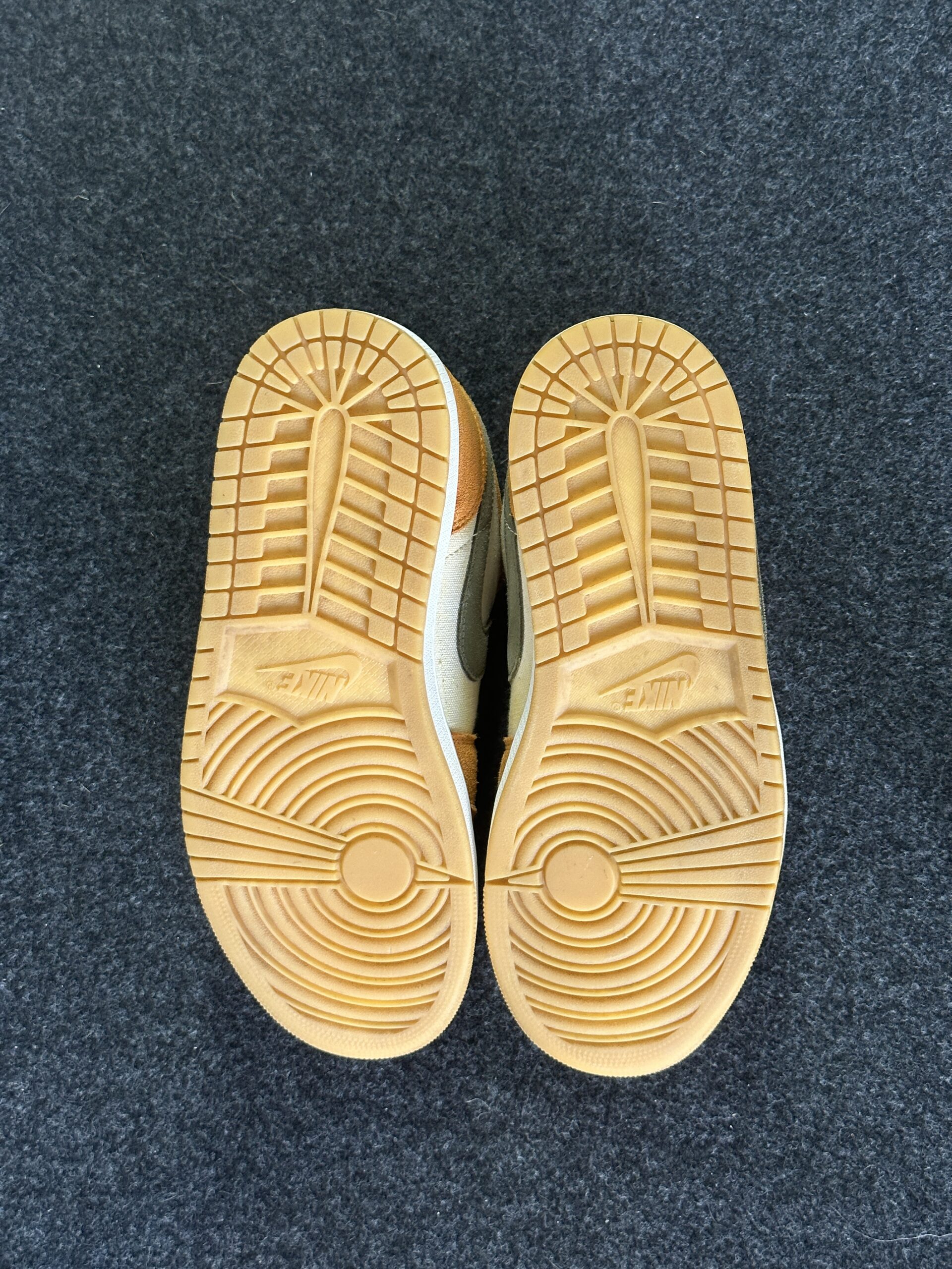 Air Jordan 1 Low SE Light Curry DH6931-102 taglia EU 44 vista suole