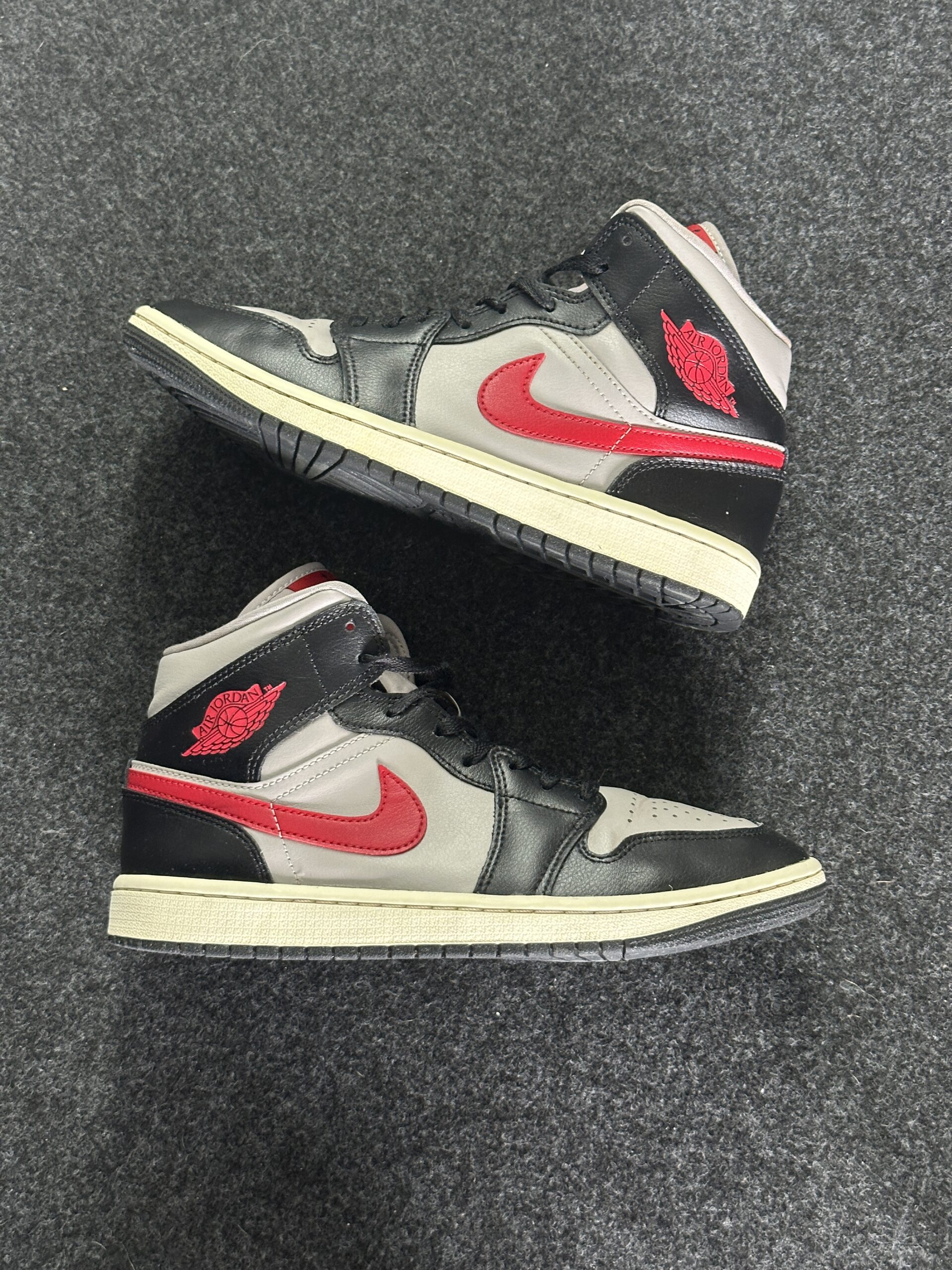 Air Jordan 1 Mid Black College Grey Gym Red BQ6472-060 taglia EU 40.5 lato interno