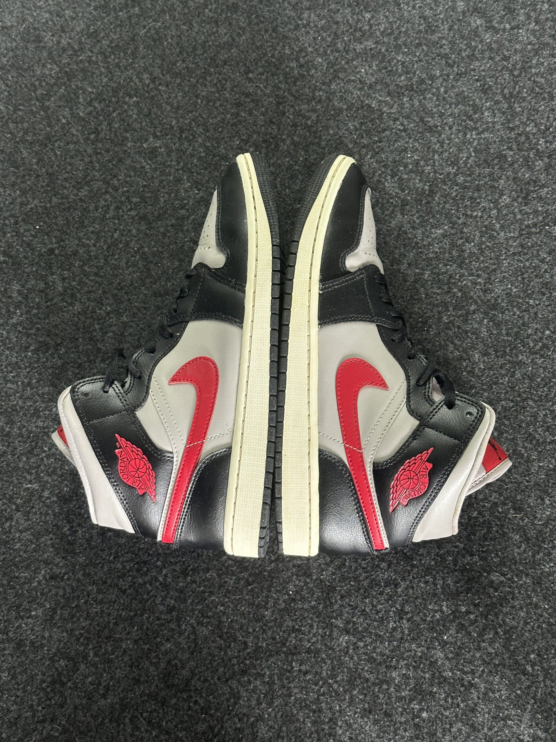 Air Jordan 1 Mid Black College Grey Gym Red BQ6472-060 taglia EU 40.5 lato esterna