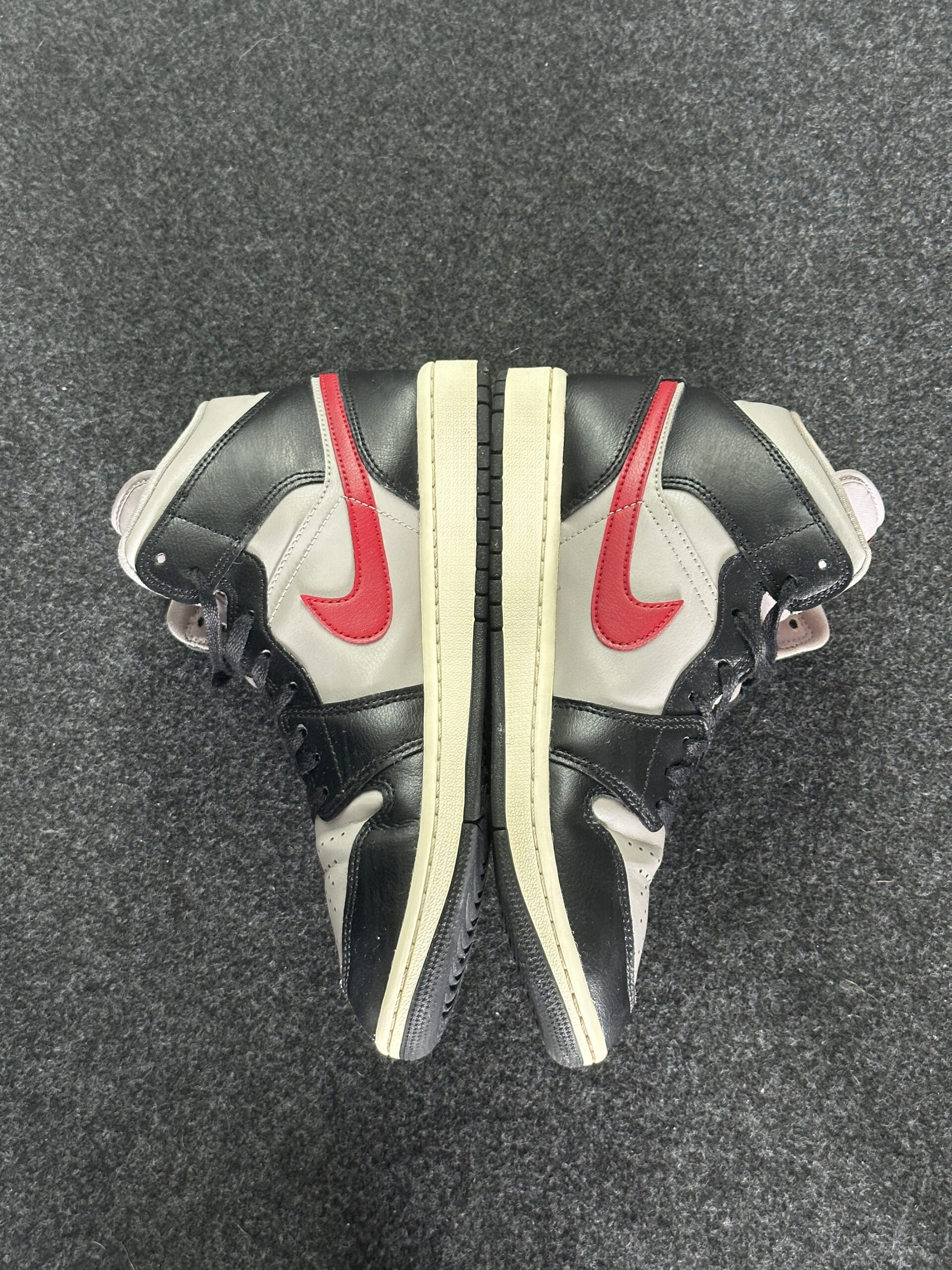 Air Jordan 1 Mid Black College Grey Gym Red BQ6472-060 taglia EU 40.5 lato interna