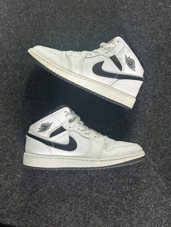 Air Jordan 1 Mid Reverse Panda DQ8423-132 taglia EU 38 vista principale 2