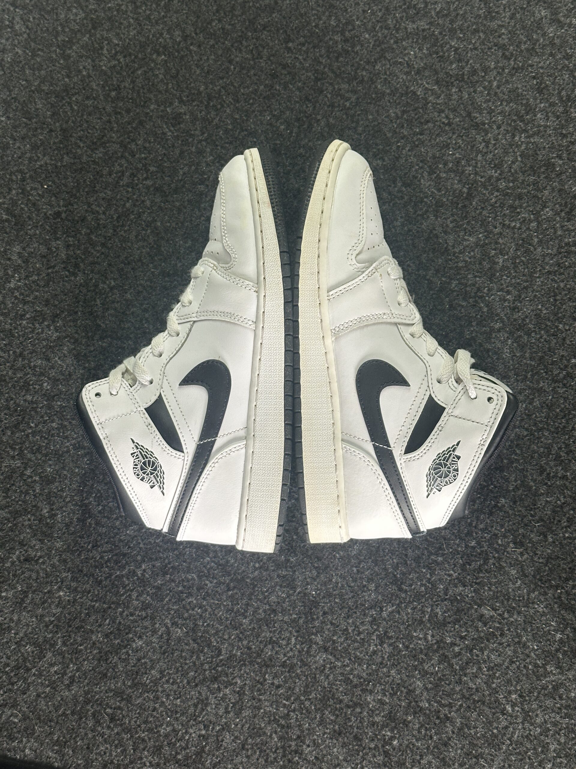 Air Jordan 1 Mid Reverse Panda DQ8423-132 taglia EU 38 vista esterna 2