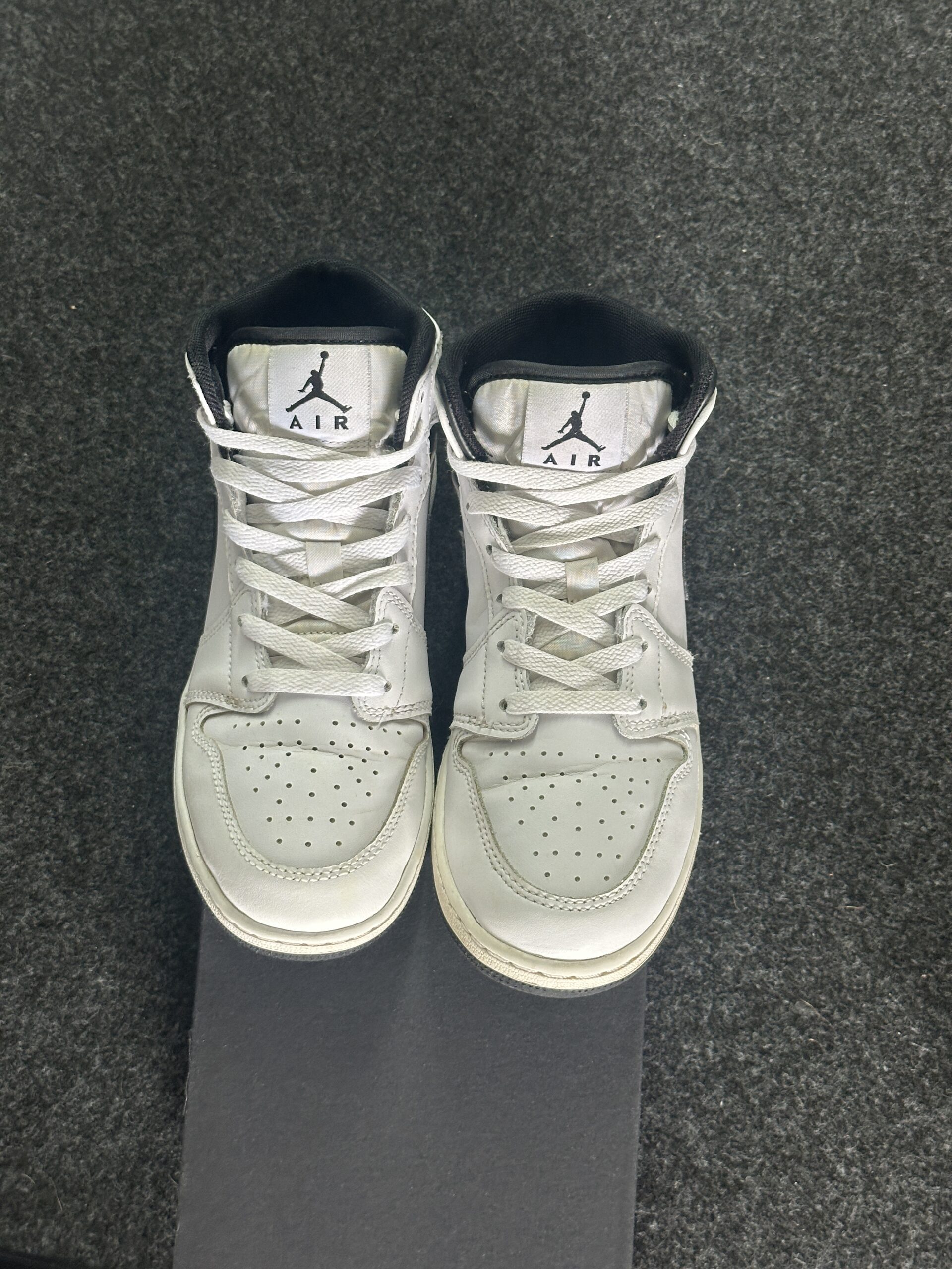 Air Jordan 1 Mid Reverse Panda DQ8423-132 taglia EU 38 vista punta 2