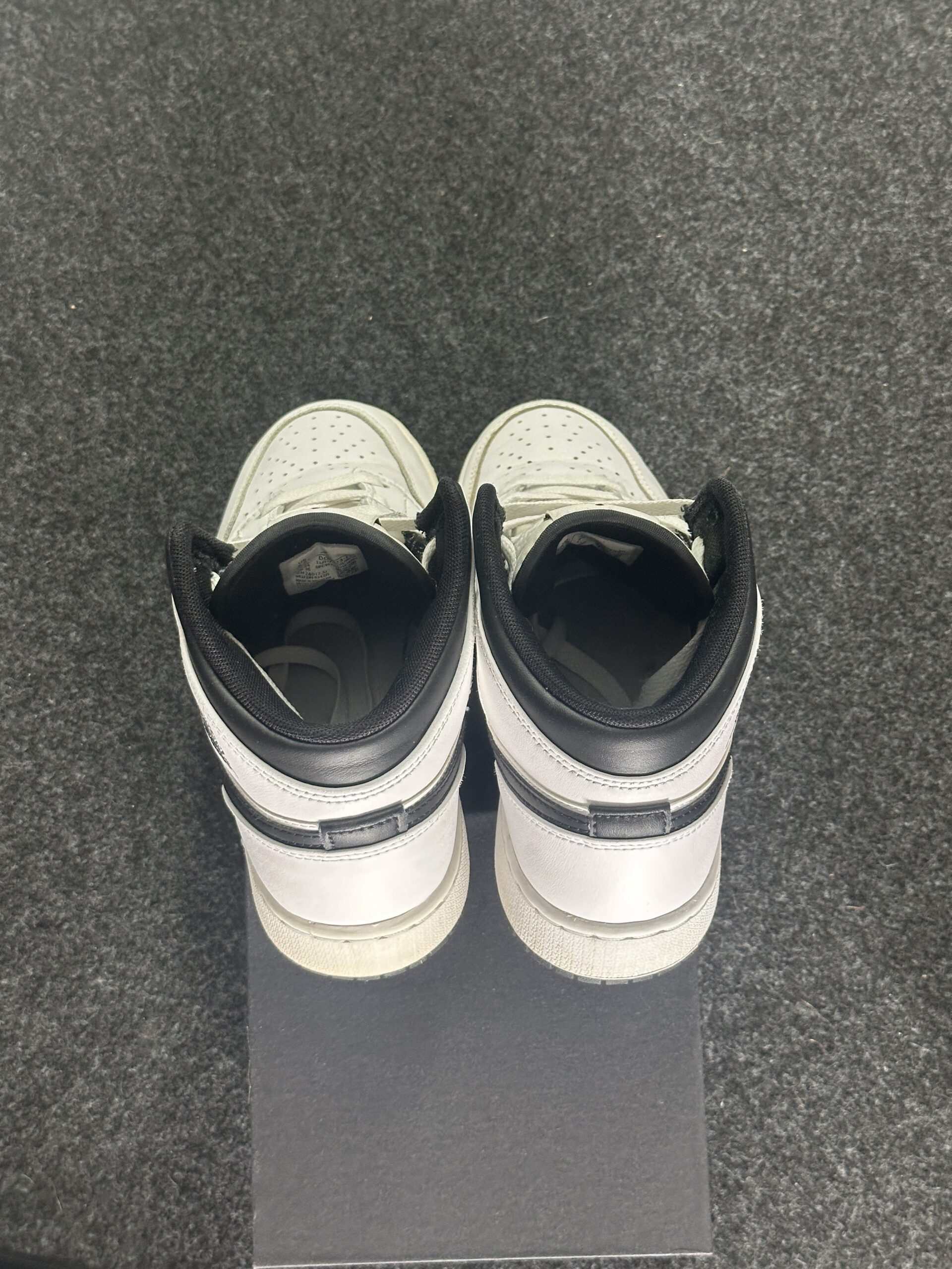 Air Jordan 1 Mid Reverse Panda DQ8423-132 taglia EU 38 vista tallone 2